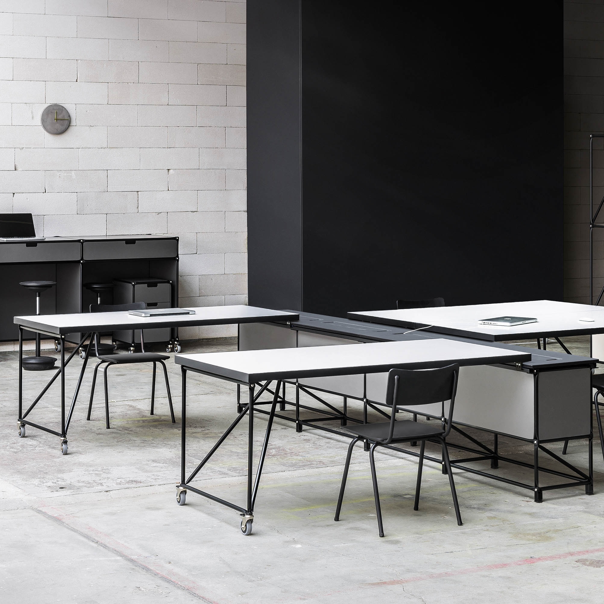 FOLDABLE TABLES RACKPOD
