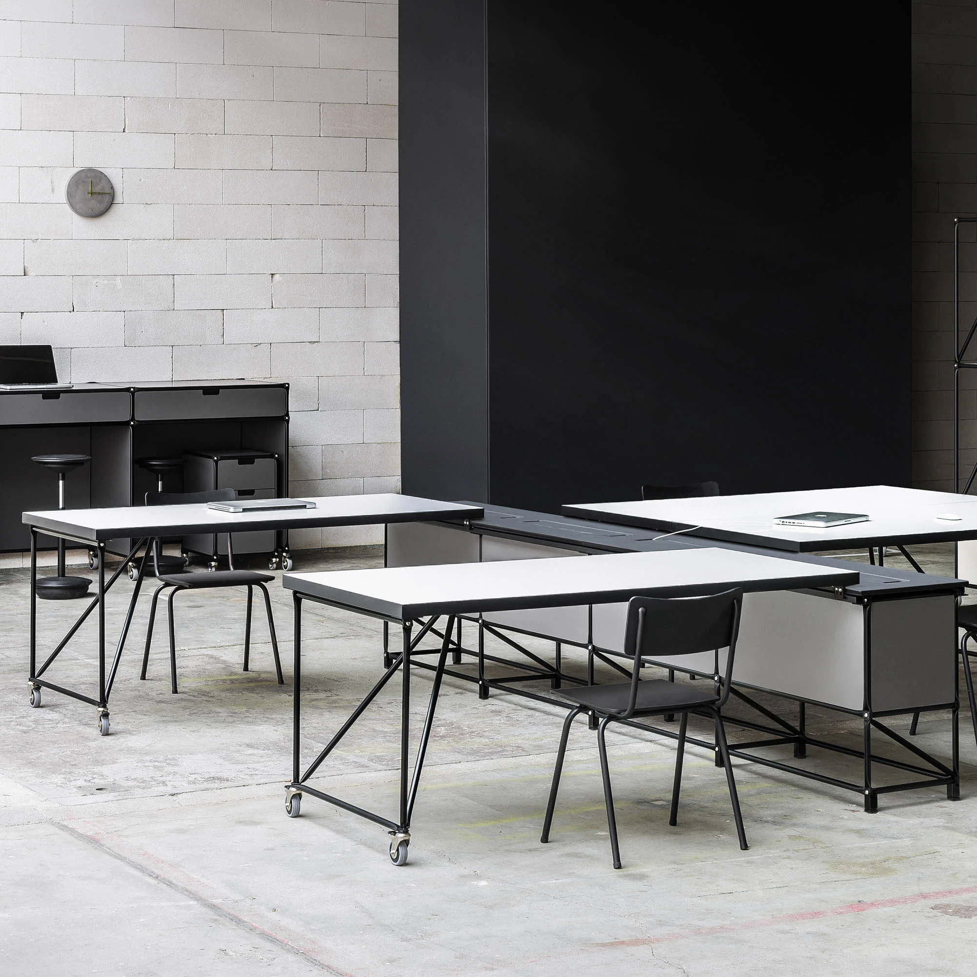 FOLDABLE TABLES RACKPOD