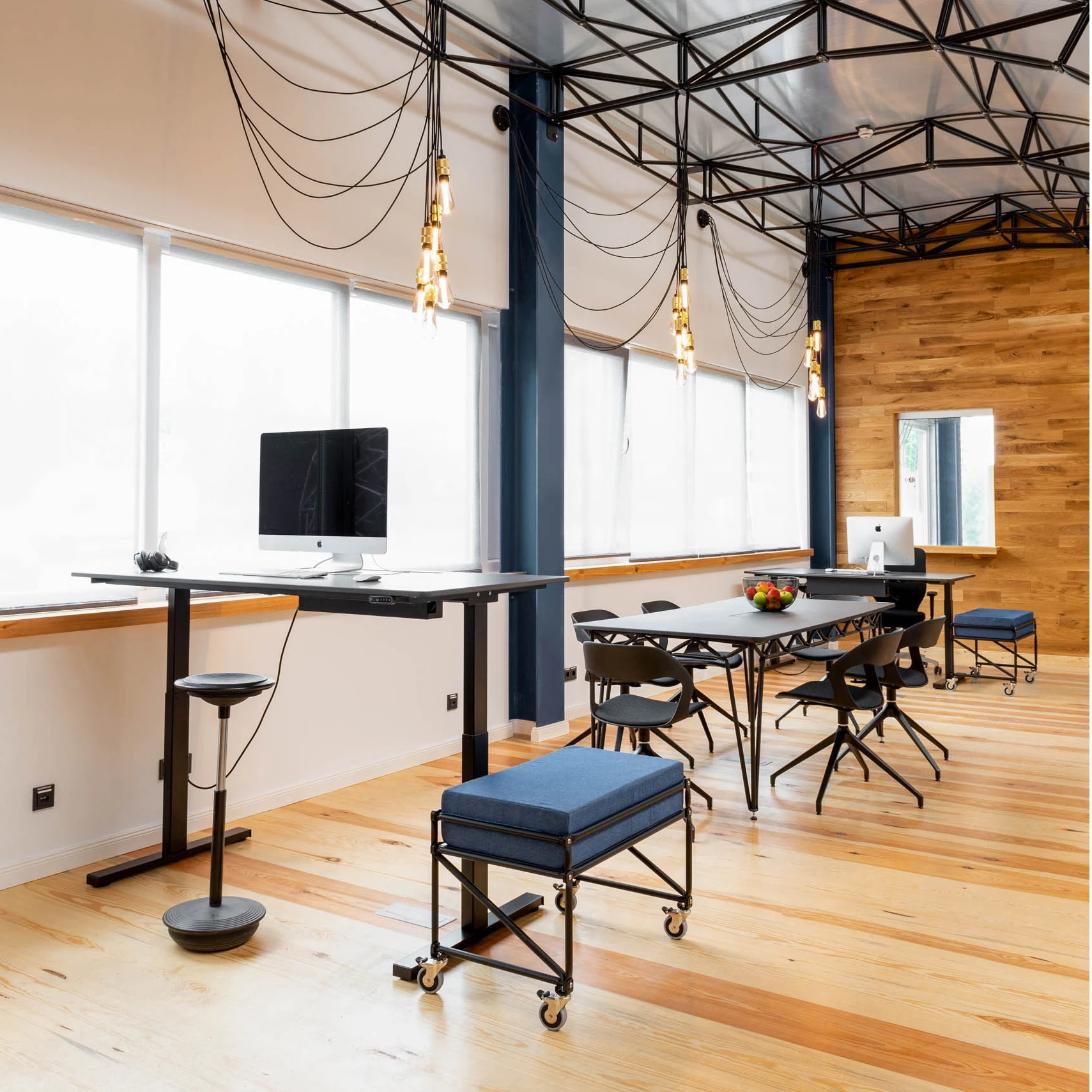 SIT-STAND DESKS