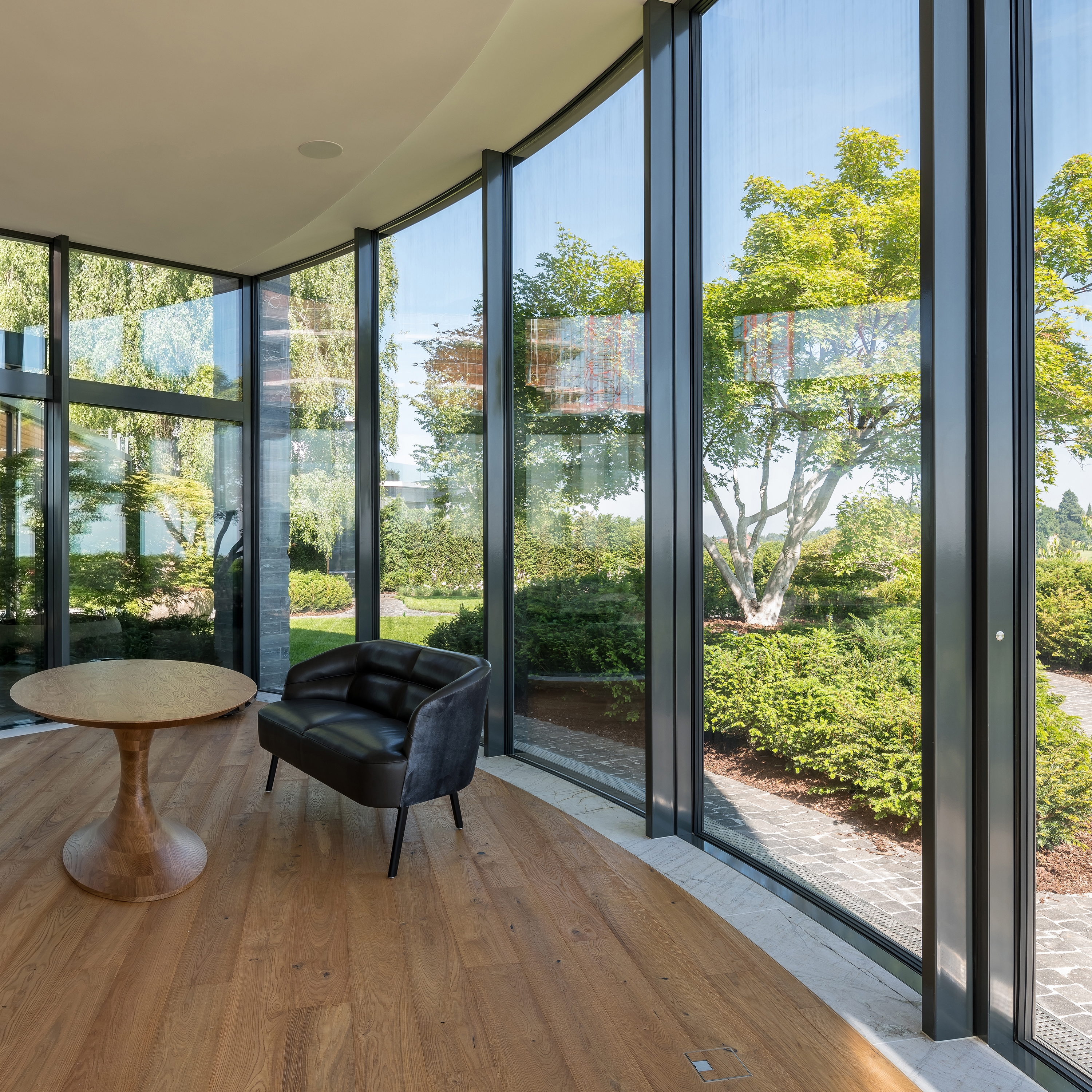 Display product Sliding window-curved from manufacturer air-lux