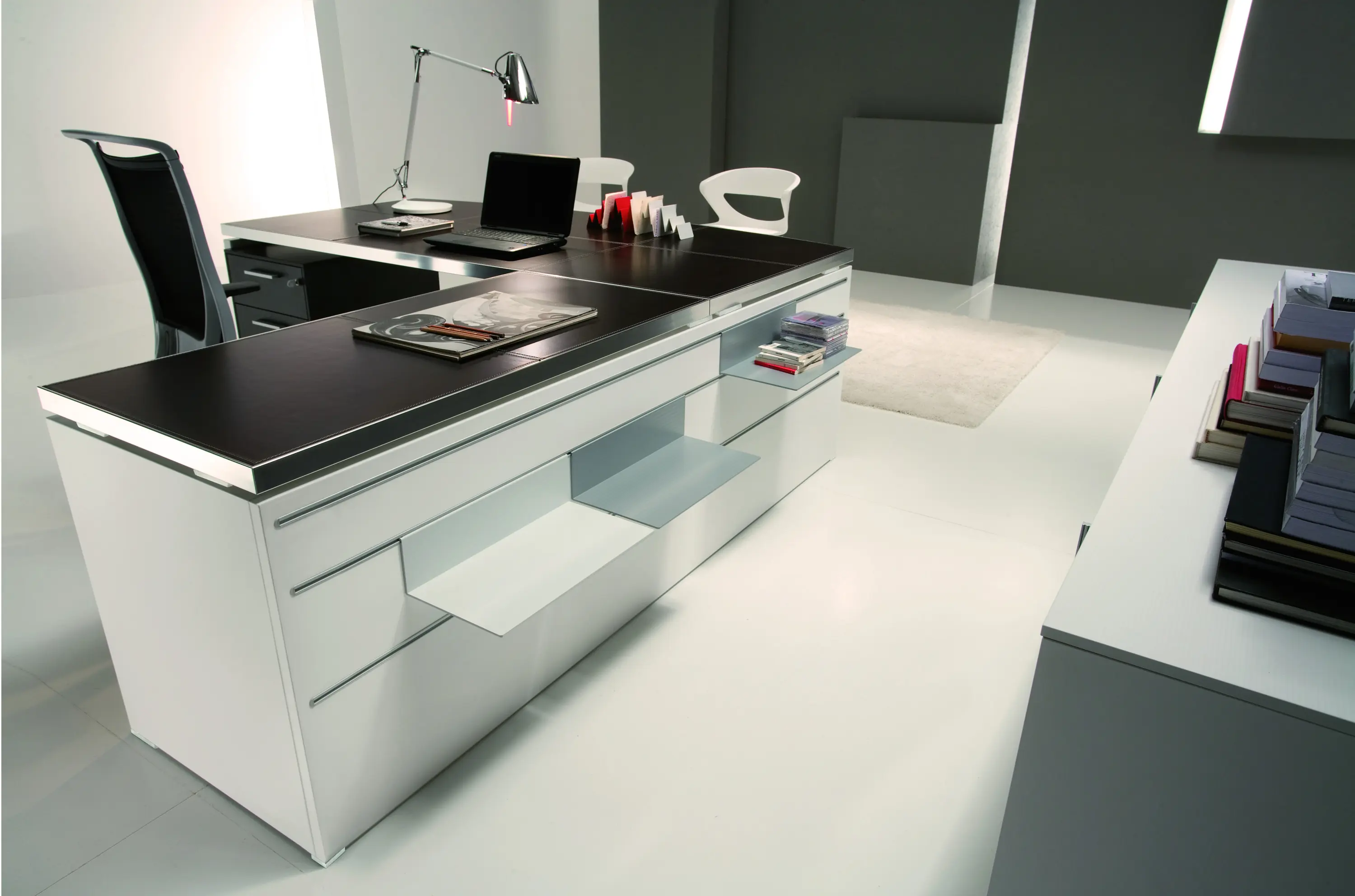 ALEA - Odeon meeting table