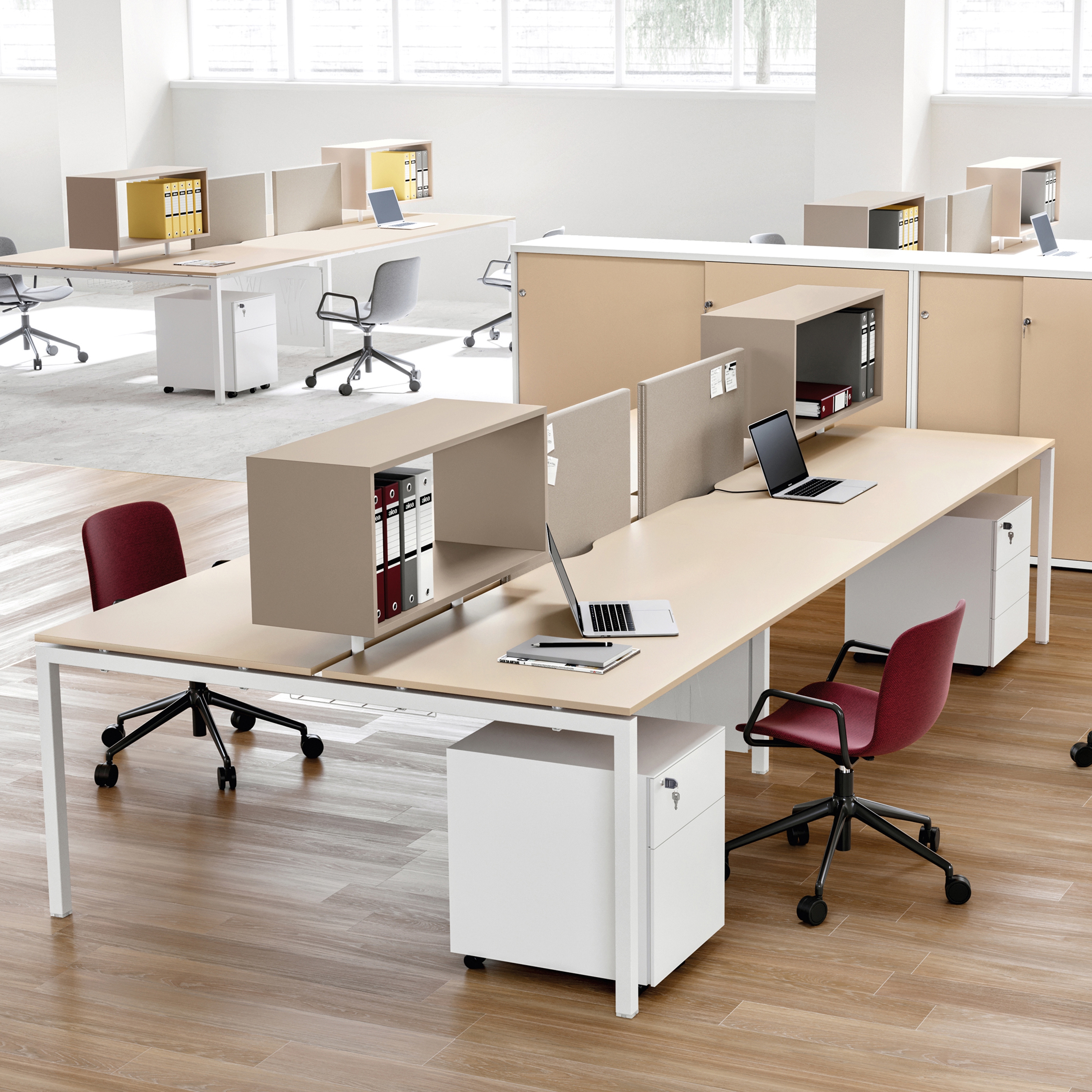 Produkt Italo_forty bench with overheads des Herstellers ALEA anzeigen