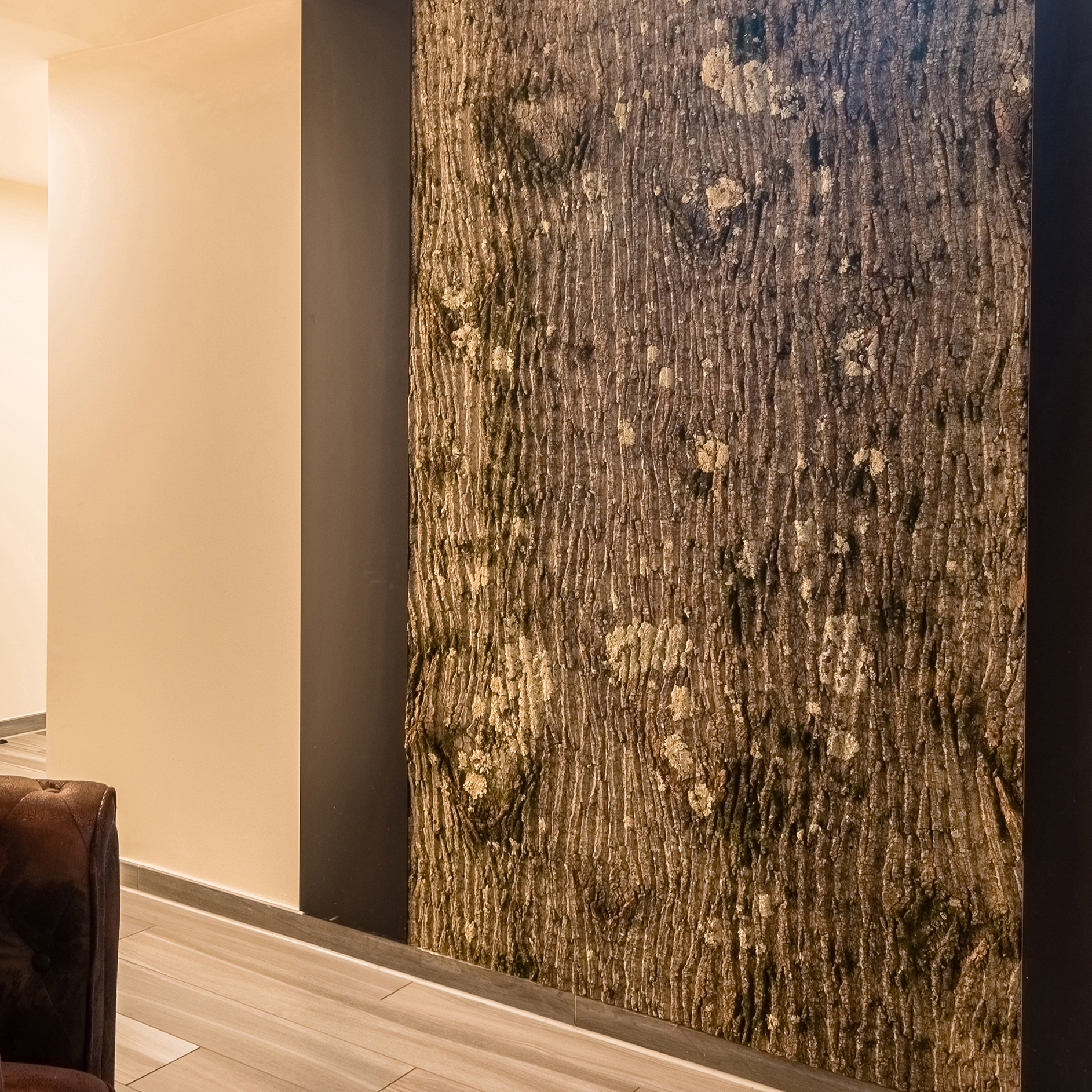 Display product Bark House® Poplar Bark Wall Panels from manufacturer Freund