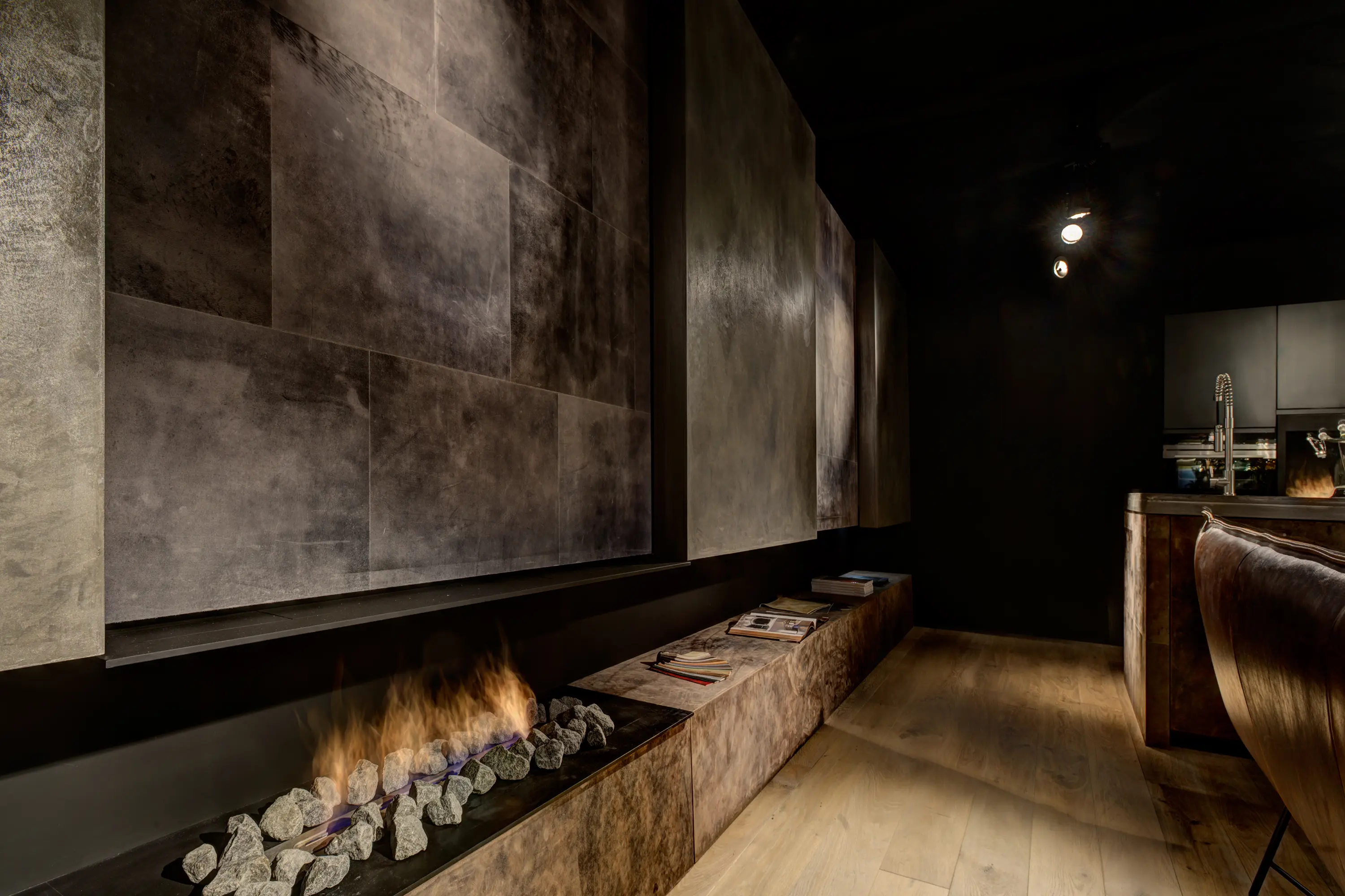 Freund - Leather wall