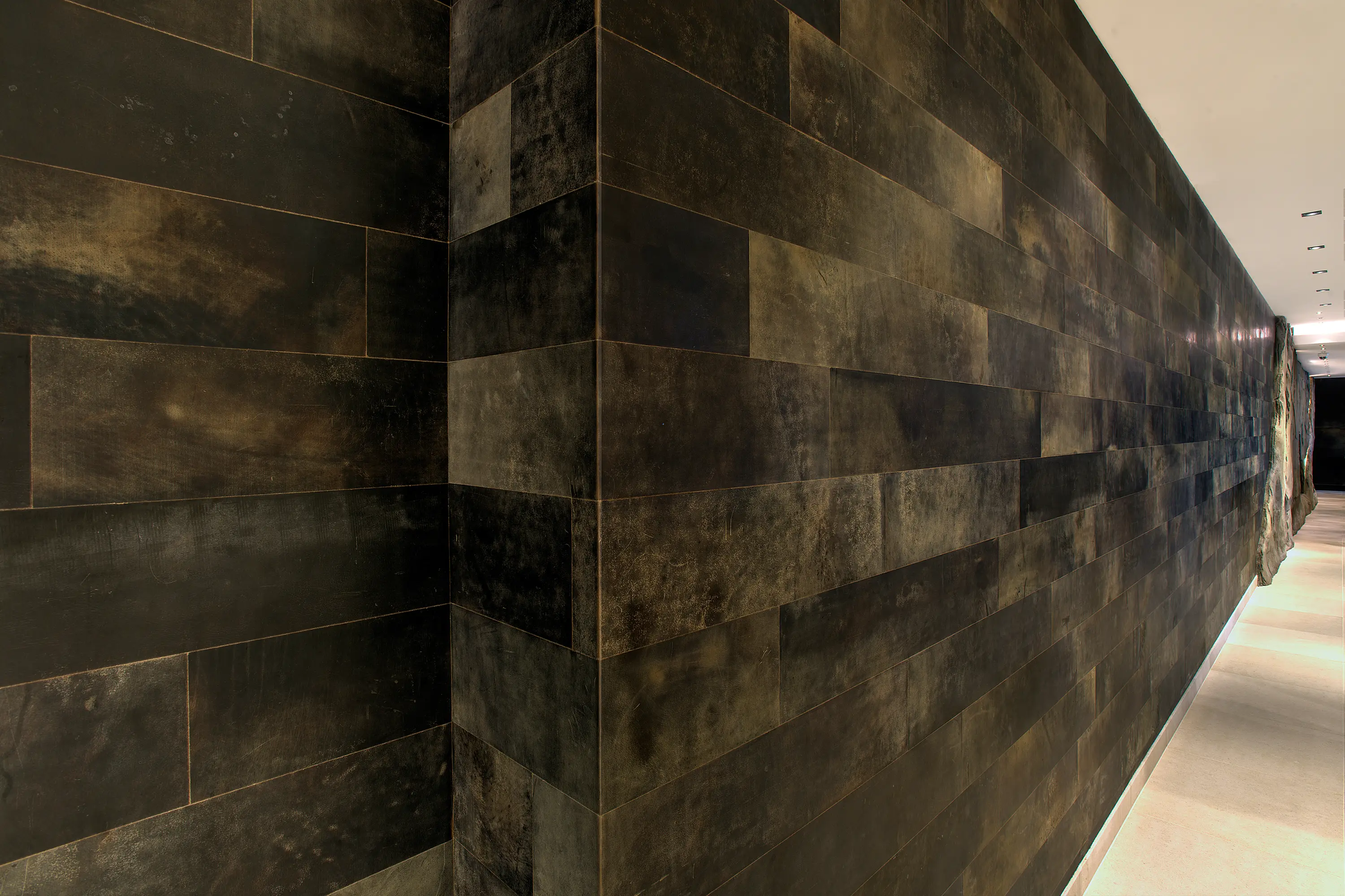 Freund - Leather wall