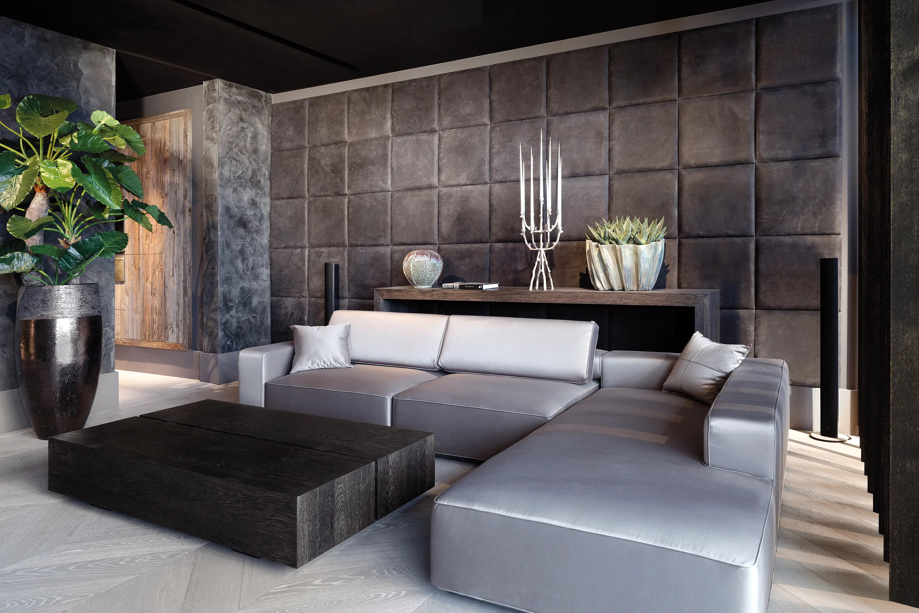 Freund - Leather wall