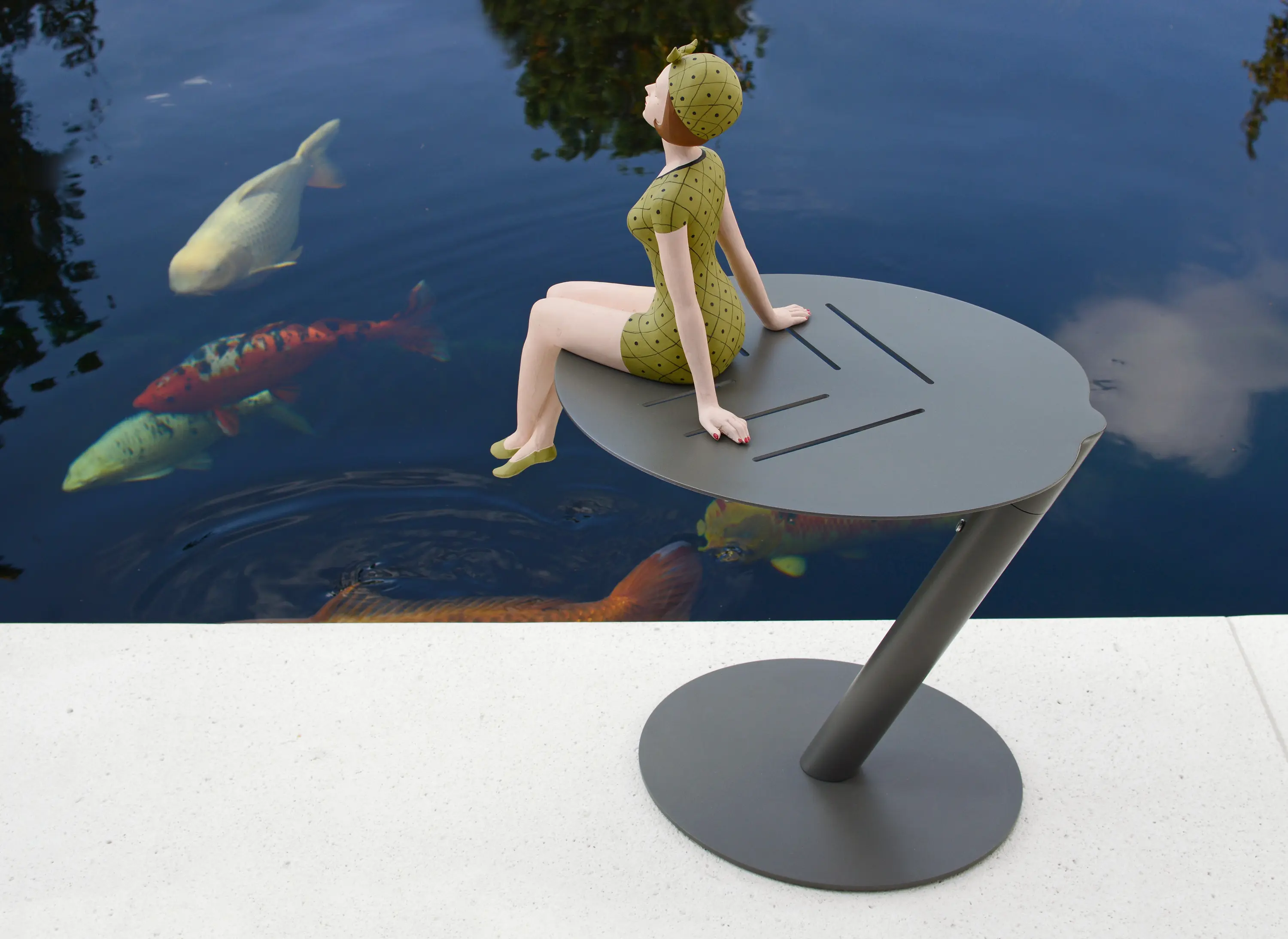 Rausch Classics - Plant Side table