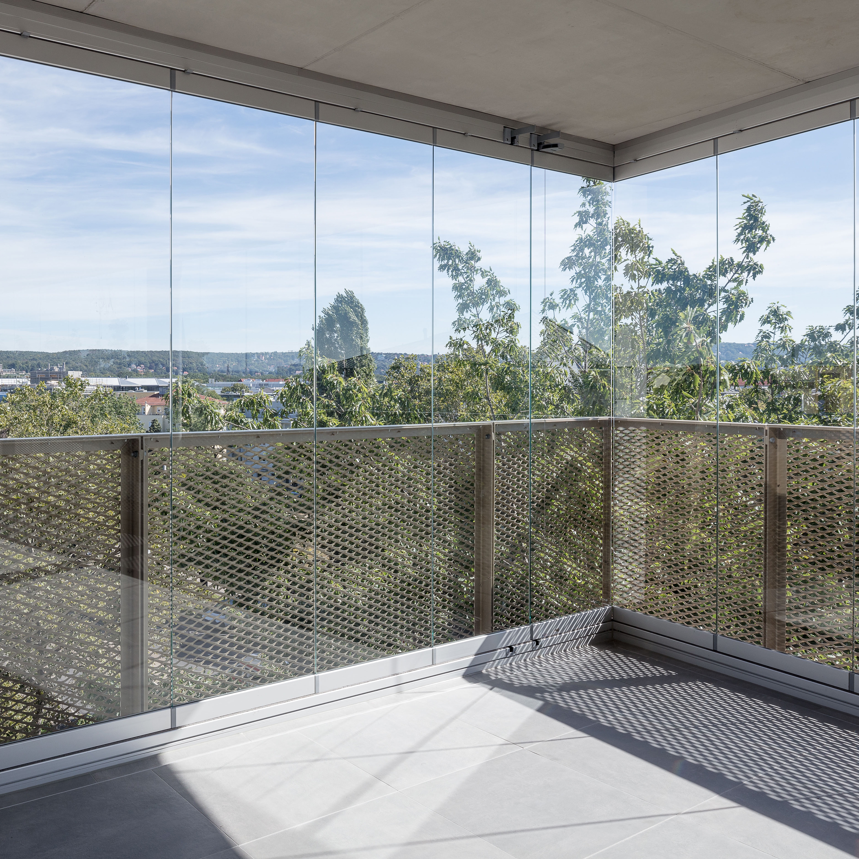 Display product Sliding and Rotating System | Proline T Mega from manufacturer Solarlux