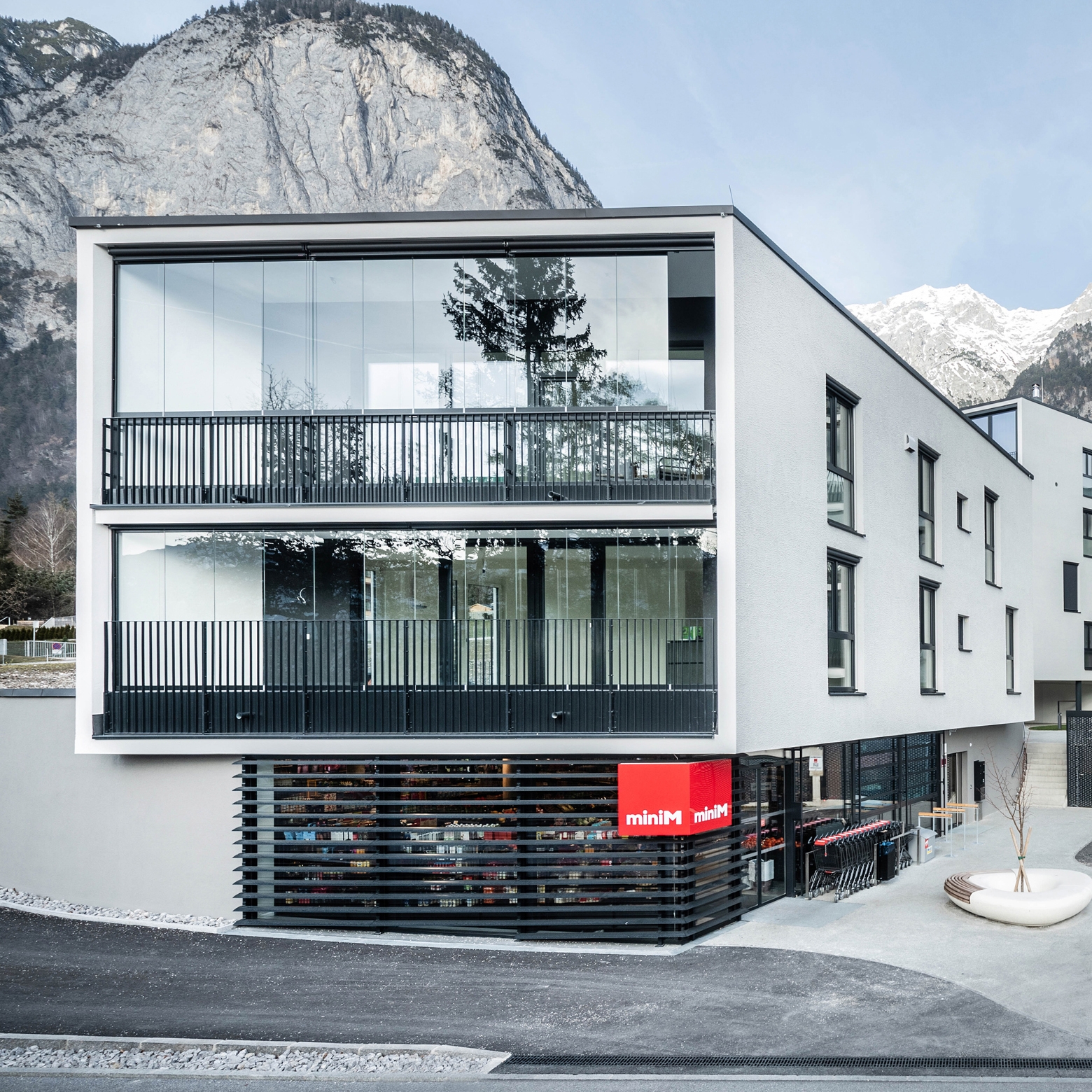 Display product Sliding and Rotating System | Proline T Mega from manufacturer Solarlux