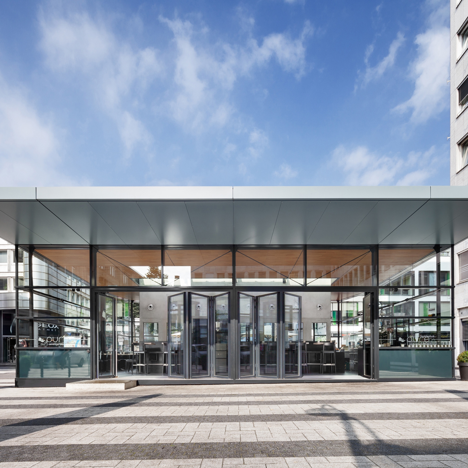 Display product Bi-folding Door Highline | Highline from manufacturer Solarlux