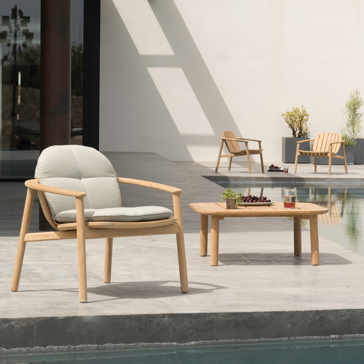 ARMCHAIRS & SOFAS