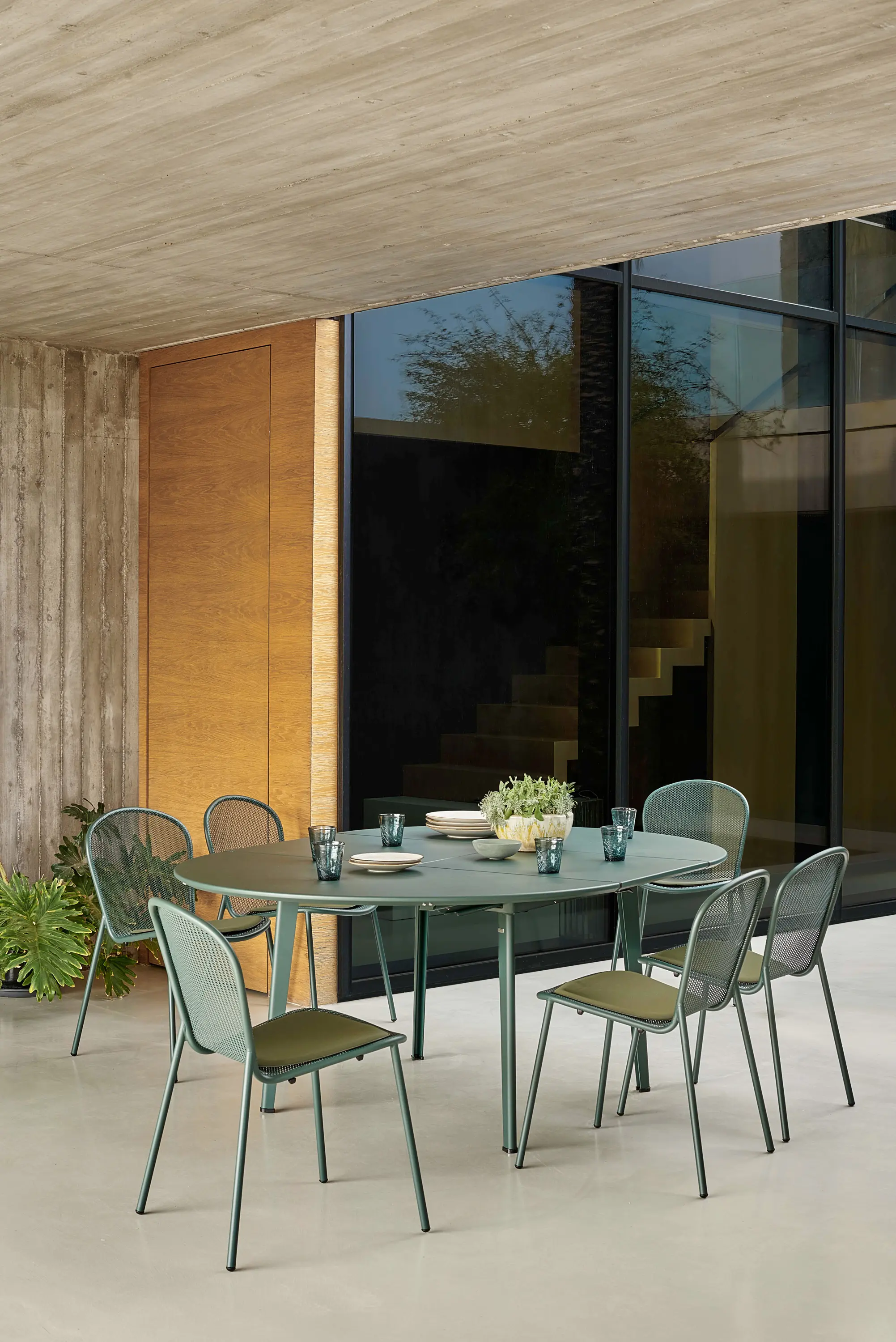 EMU Group - Plus4 6+4 seats extensible table | 3485