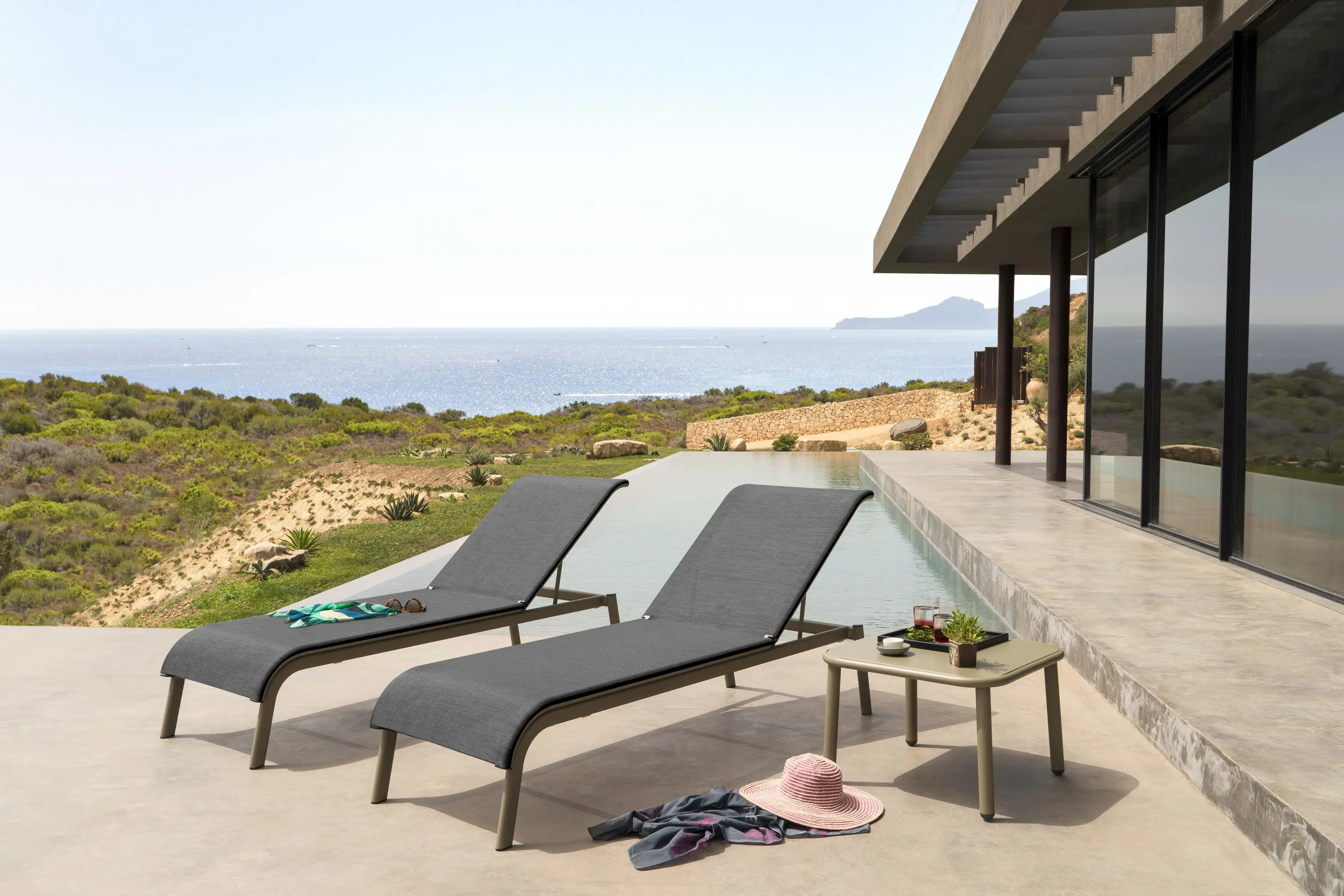 EMU Group - Tiki Stackable sunbed I 198+198B+198P+198R+198T