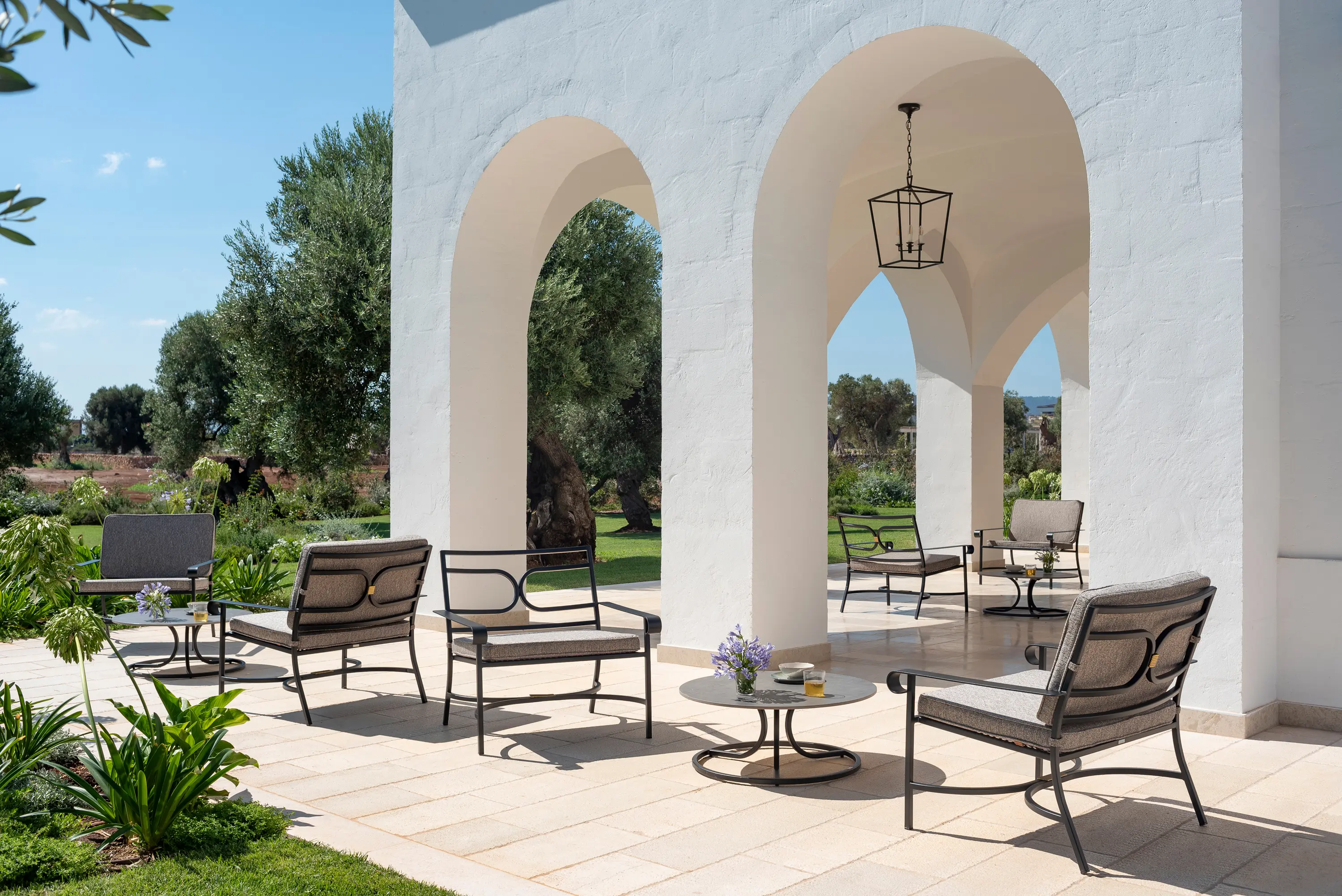 EMU Group - Collier Round Table with steel sheet | 1358+1344