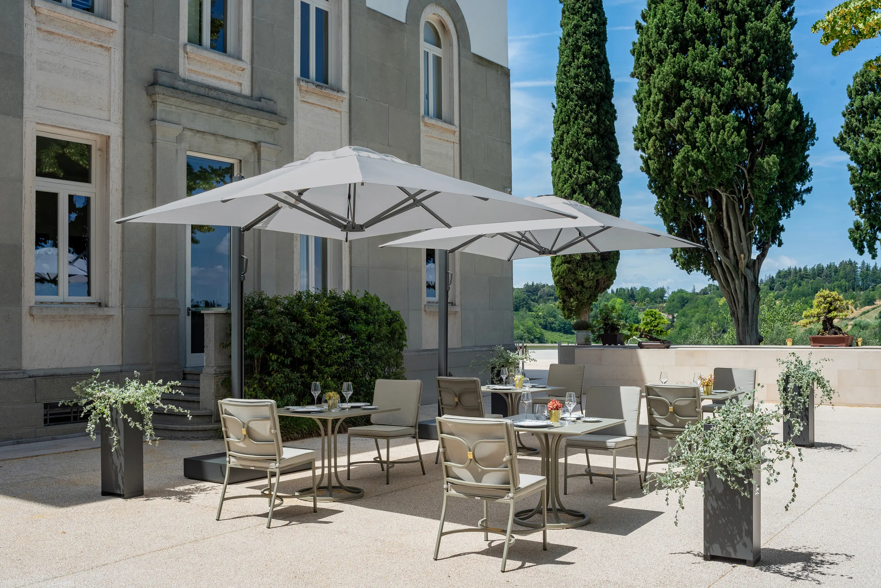 EMU Group - Collier Round Table with steel sheet | 1358+1344