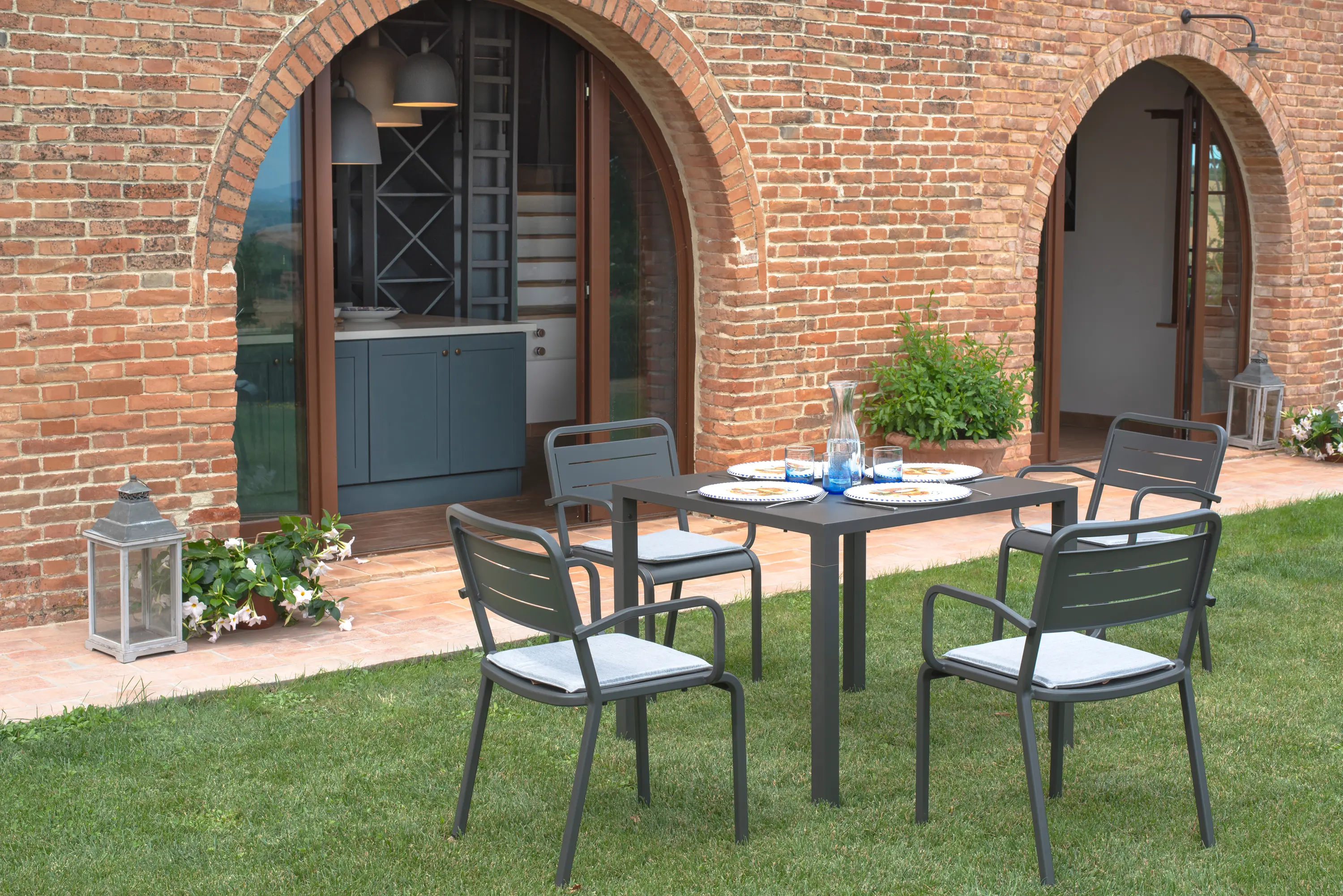 EMU Group - Nova 4 seats square counter table I 892