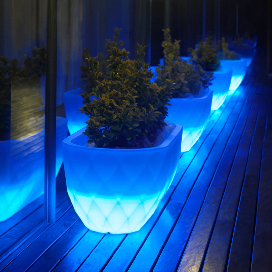 Produkt Vases Jardinera Llum des Herstellers Vondom anzeigen