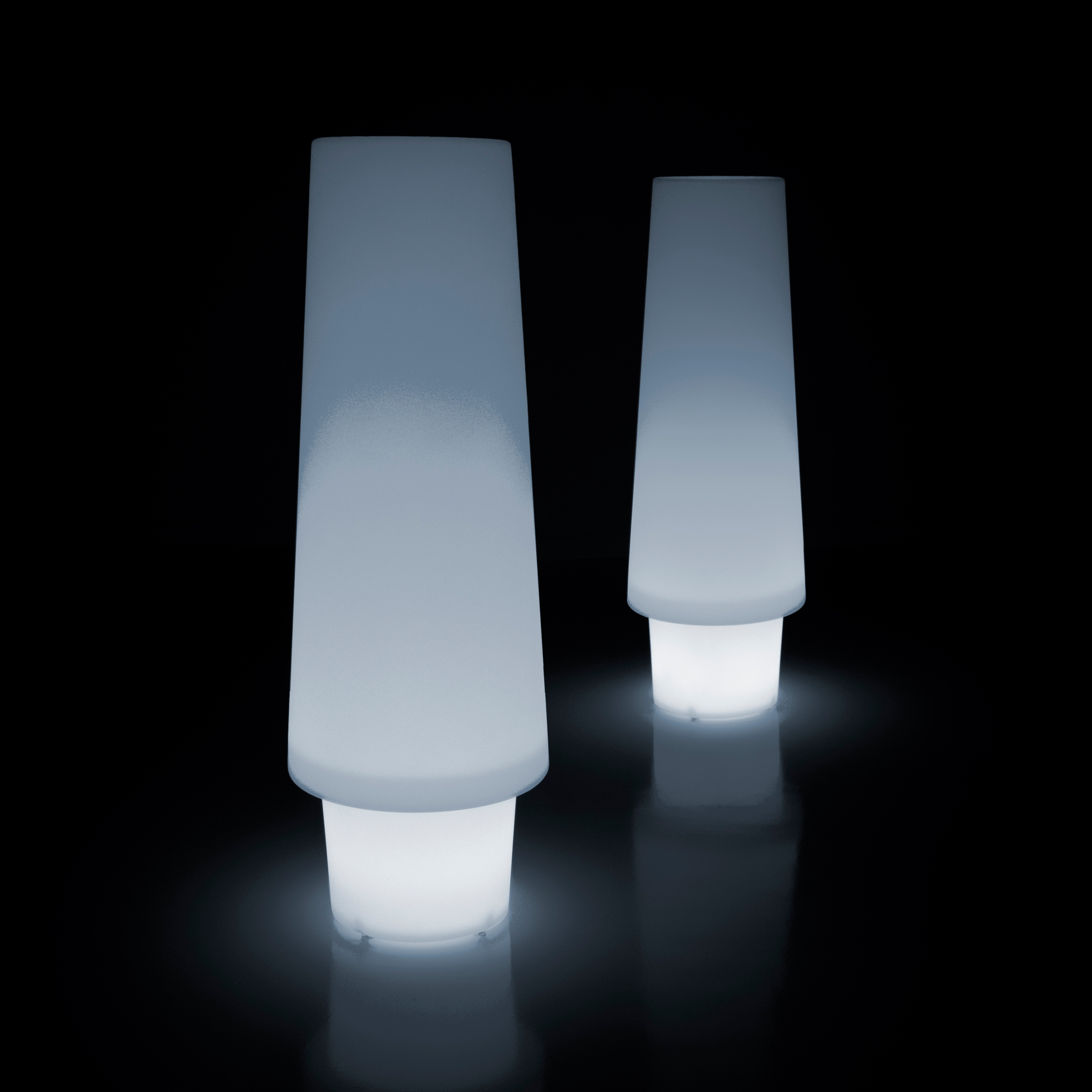 Display product Ulm lamp from manufacturer Vondom