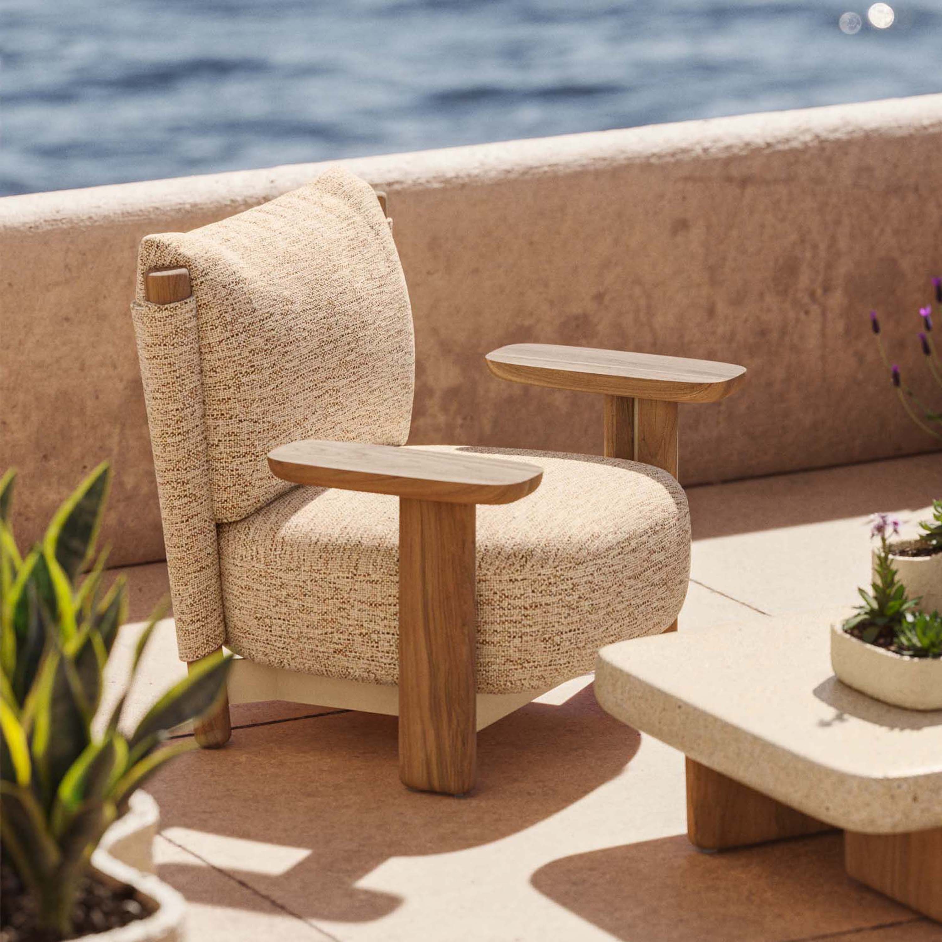 Display product Milos wood lounge chair from manufacturer Vondom
