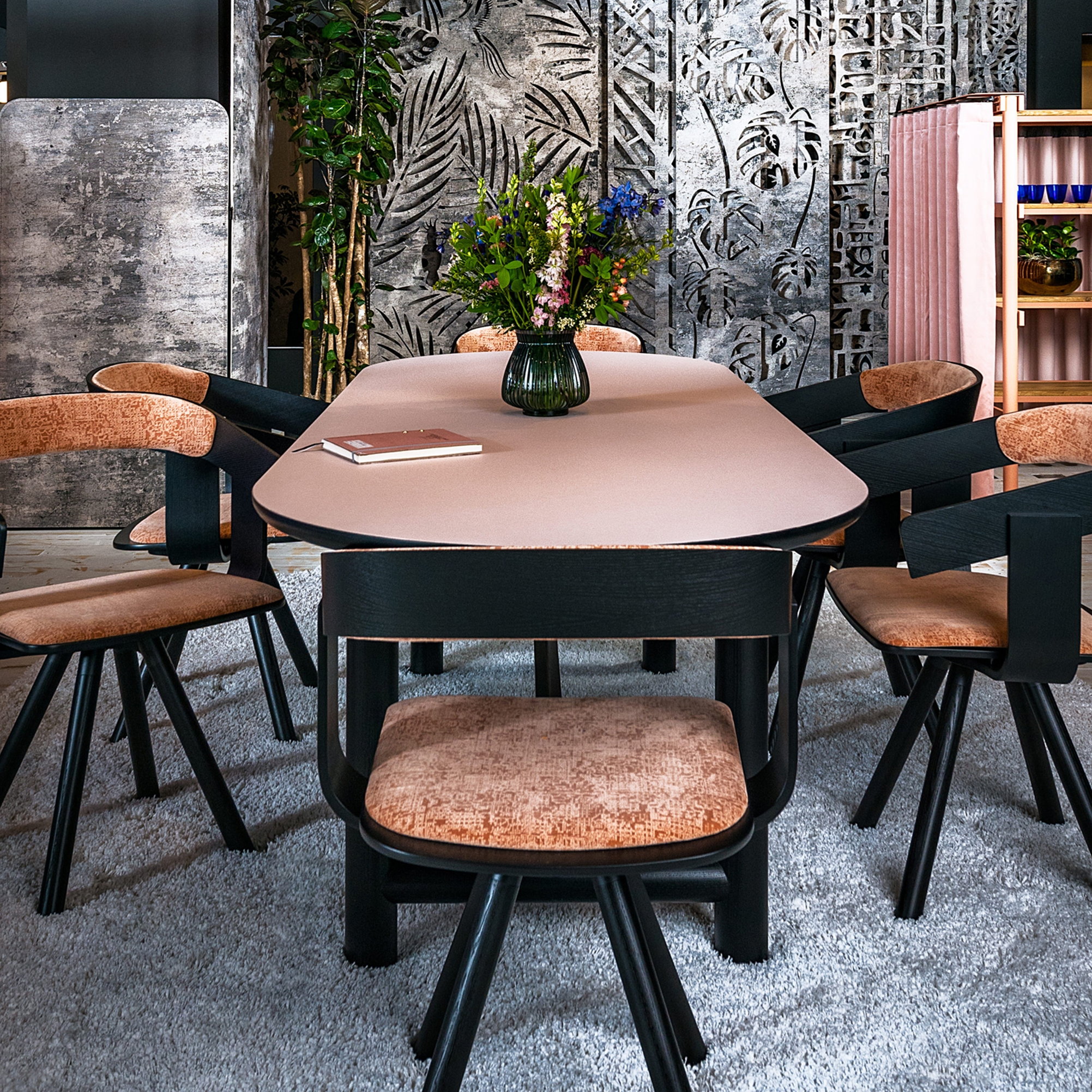 TABLES & WORKSTATIONS