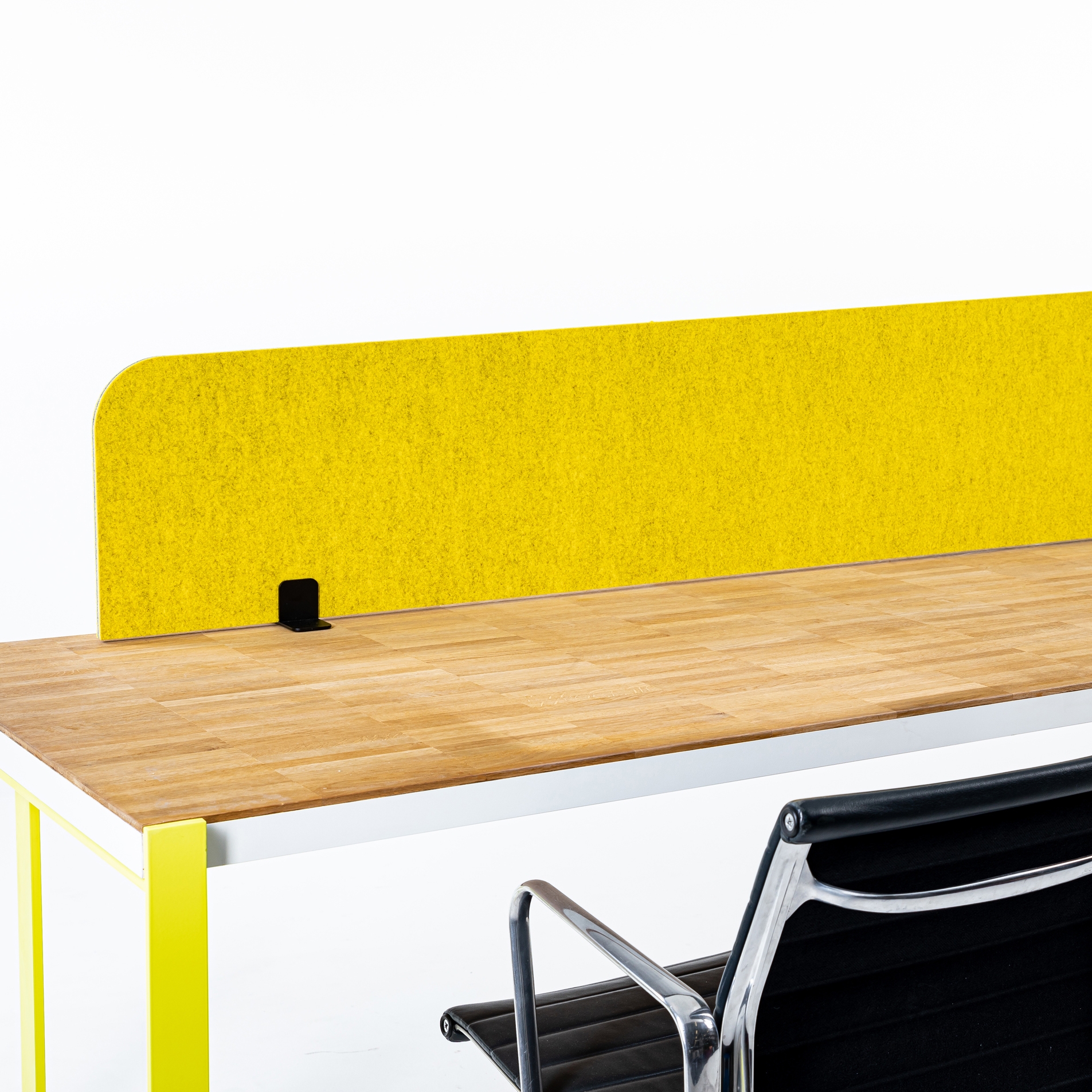 Display product BuzziTripl Desk from manufacturer BuzziSpace