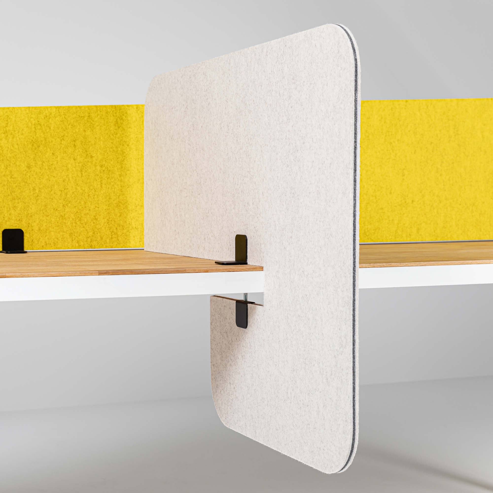 Display product BuzziTripl Desk Split from manufacturer BuzziSpace