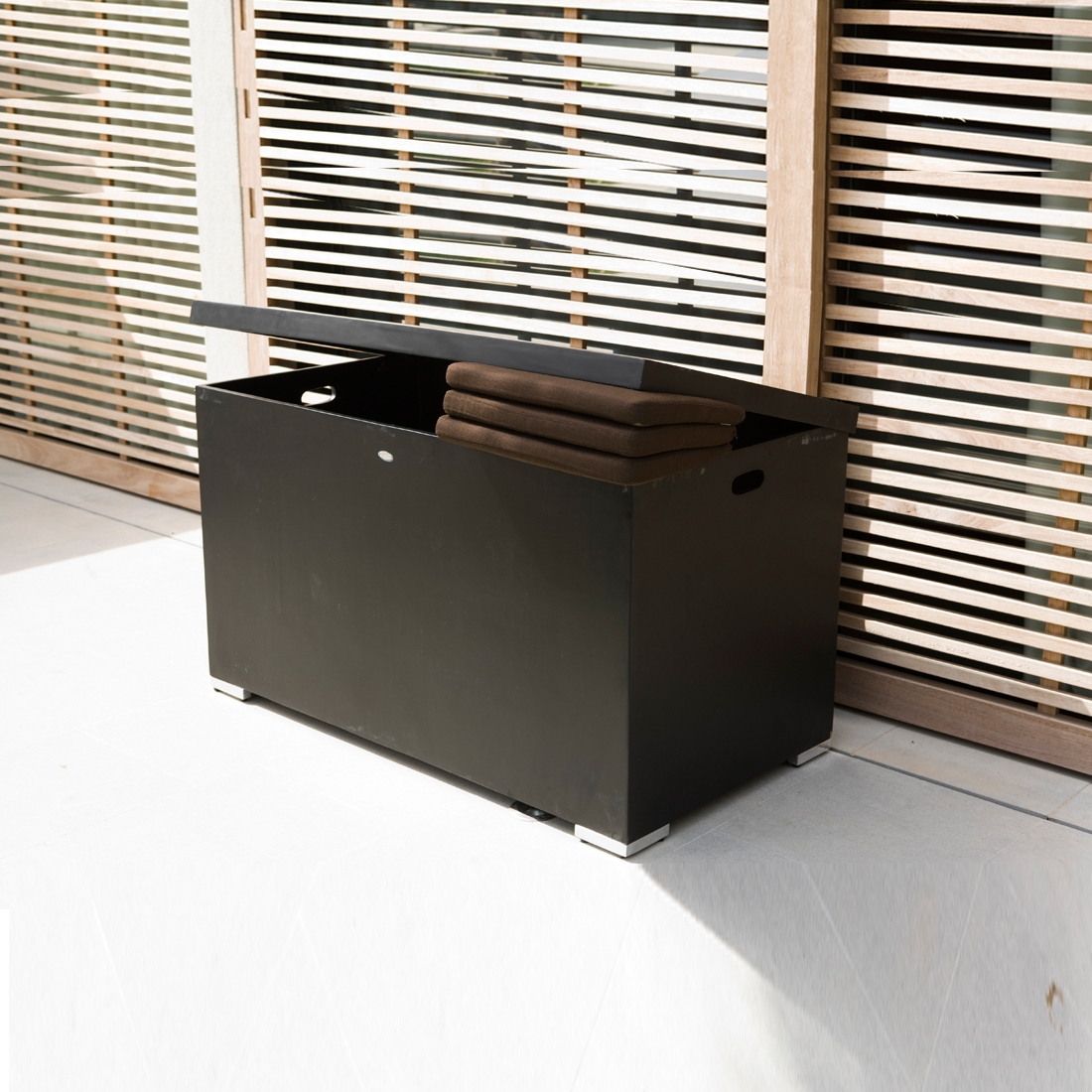 Display product Skye Cushion Box from manufacturer Cane-line