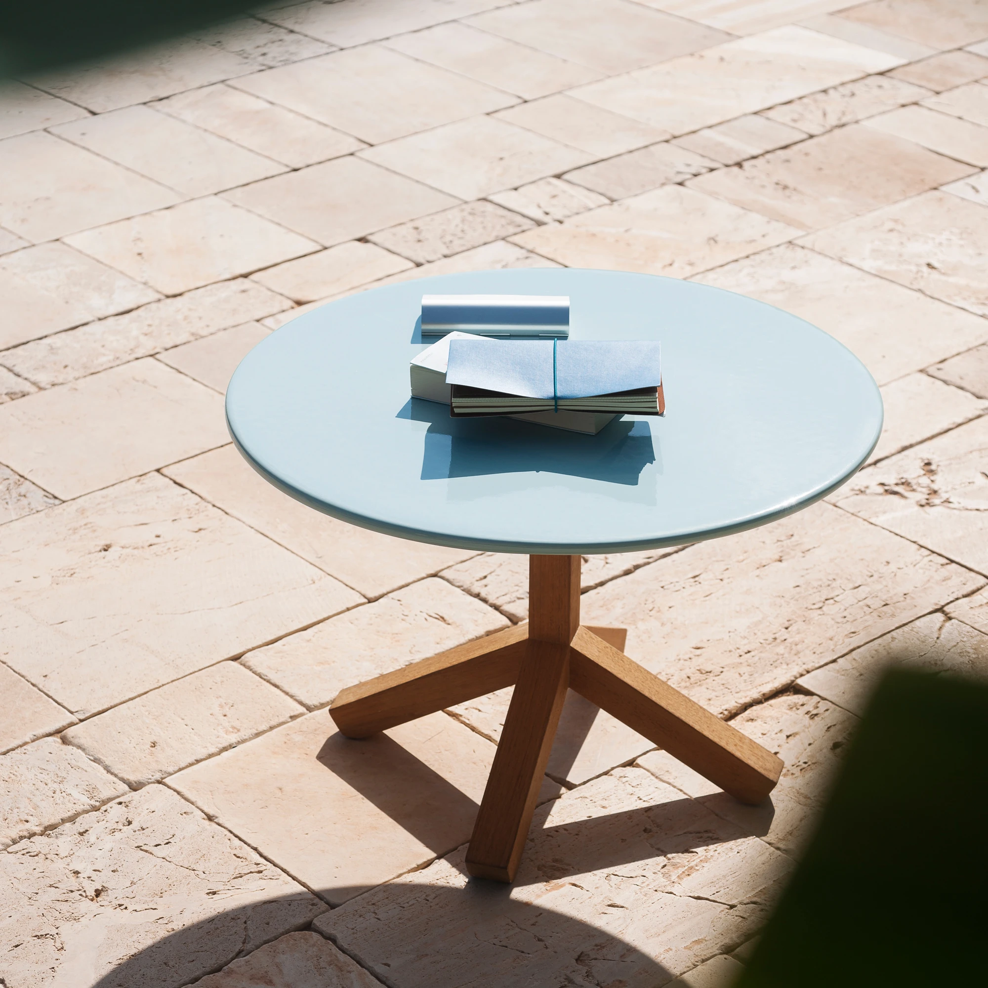 SIDE AND COFFEE TABLE