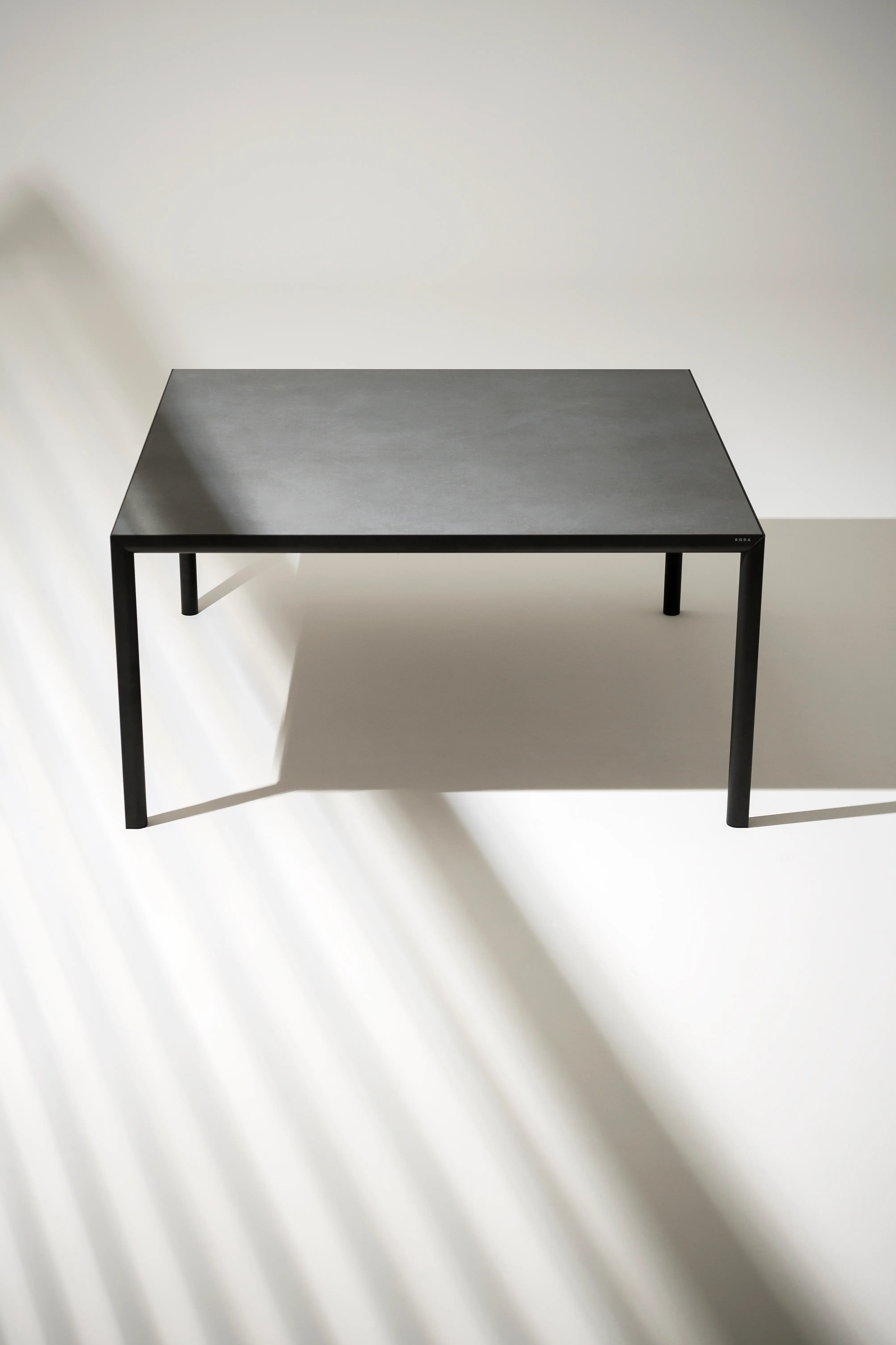 Roda - PLEIN AIR 003 Table