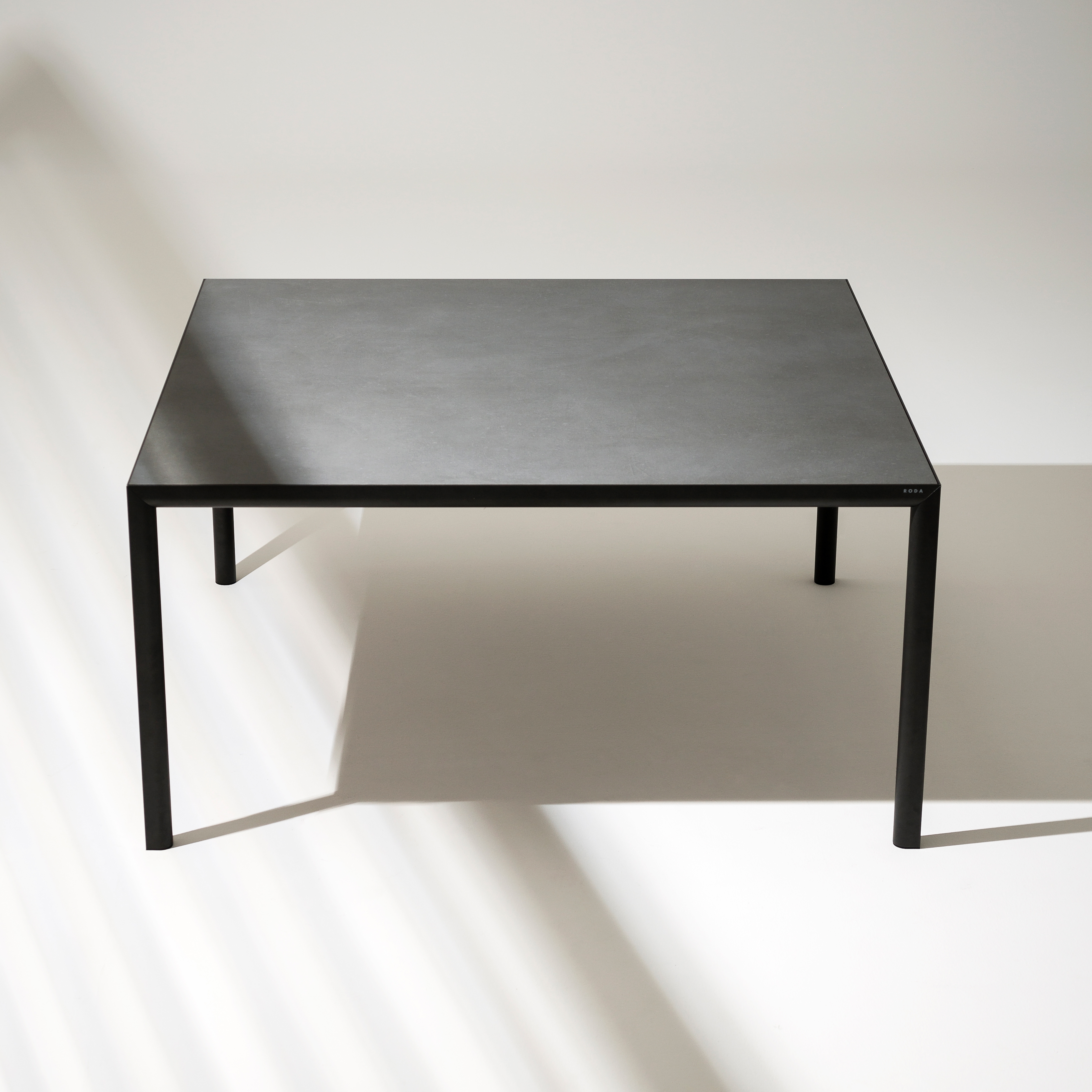 Afficher le produit Table PLEIN AIR 003 du fabricant Roda