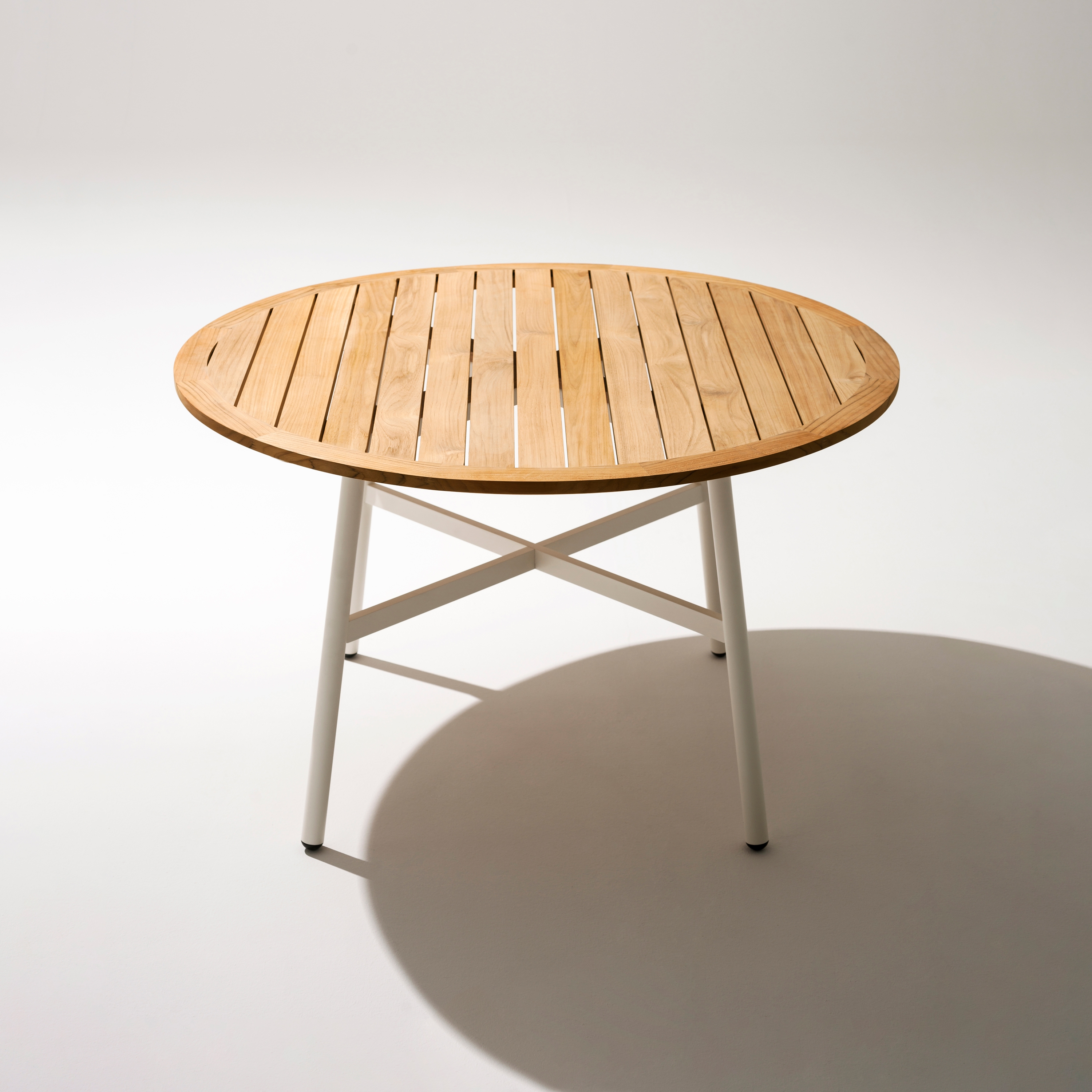 Display product GAMMA 130 table from manufacturer Roda