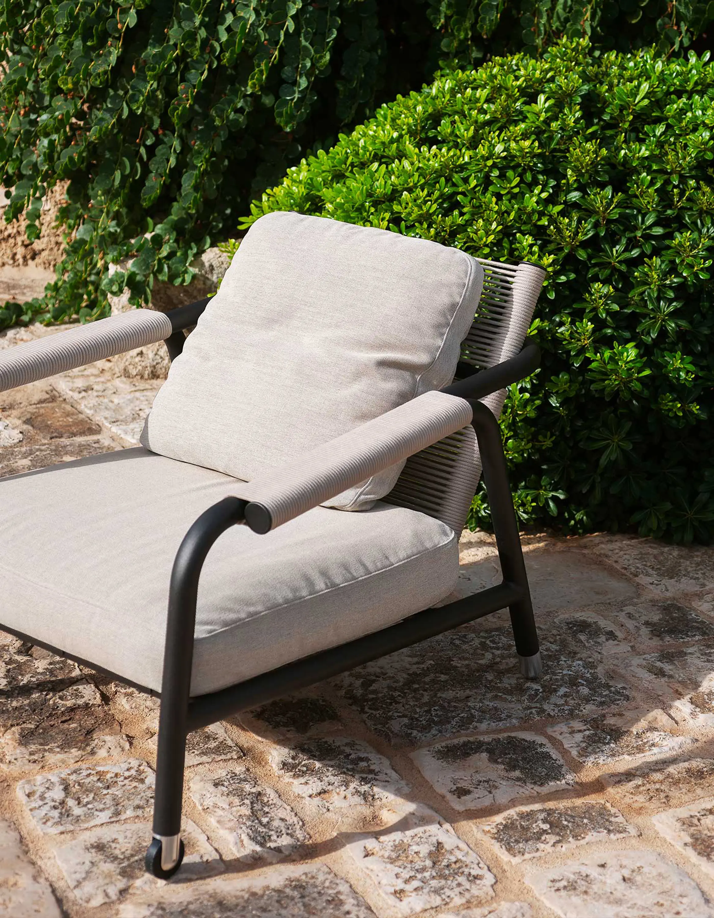 Roda - ASTRA 001 lounge chair