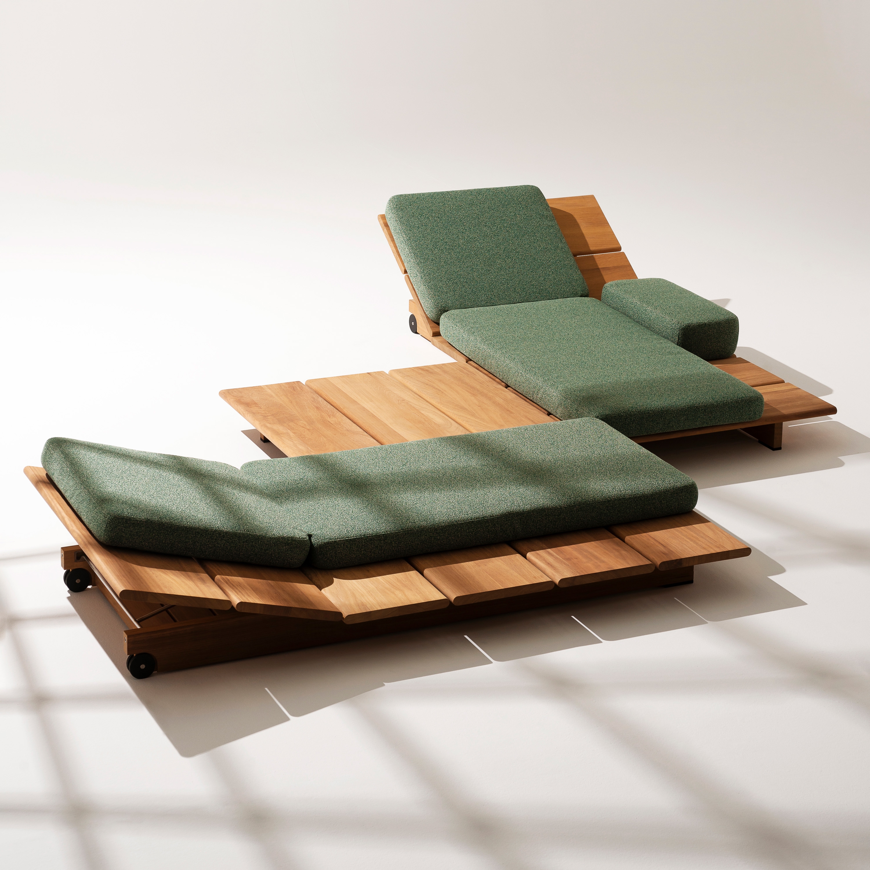 Display product EOLIE 008 sunlounger from manufacturer Roda