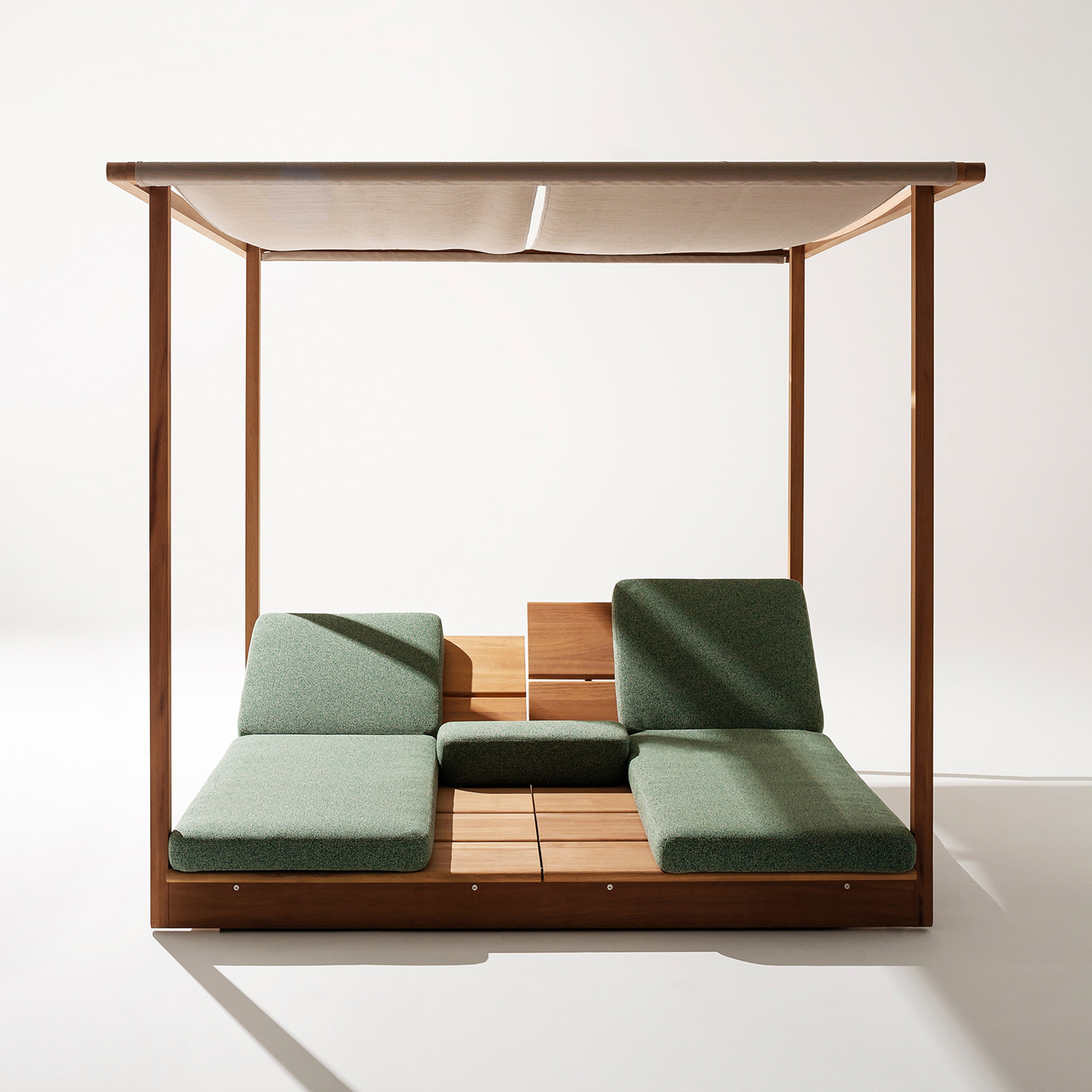 Display product EOLIE 010 gazebo from manufacturer Roda