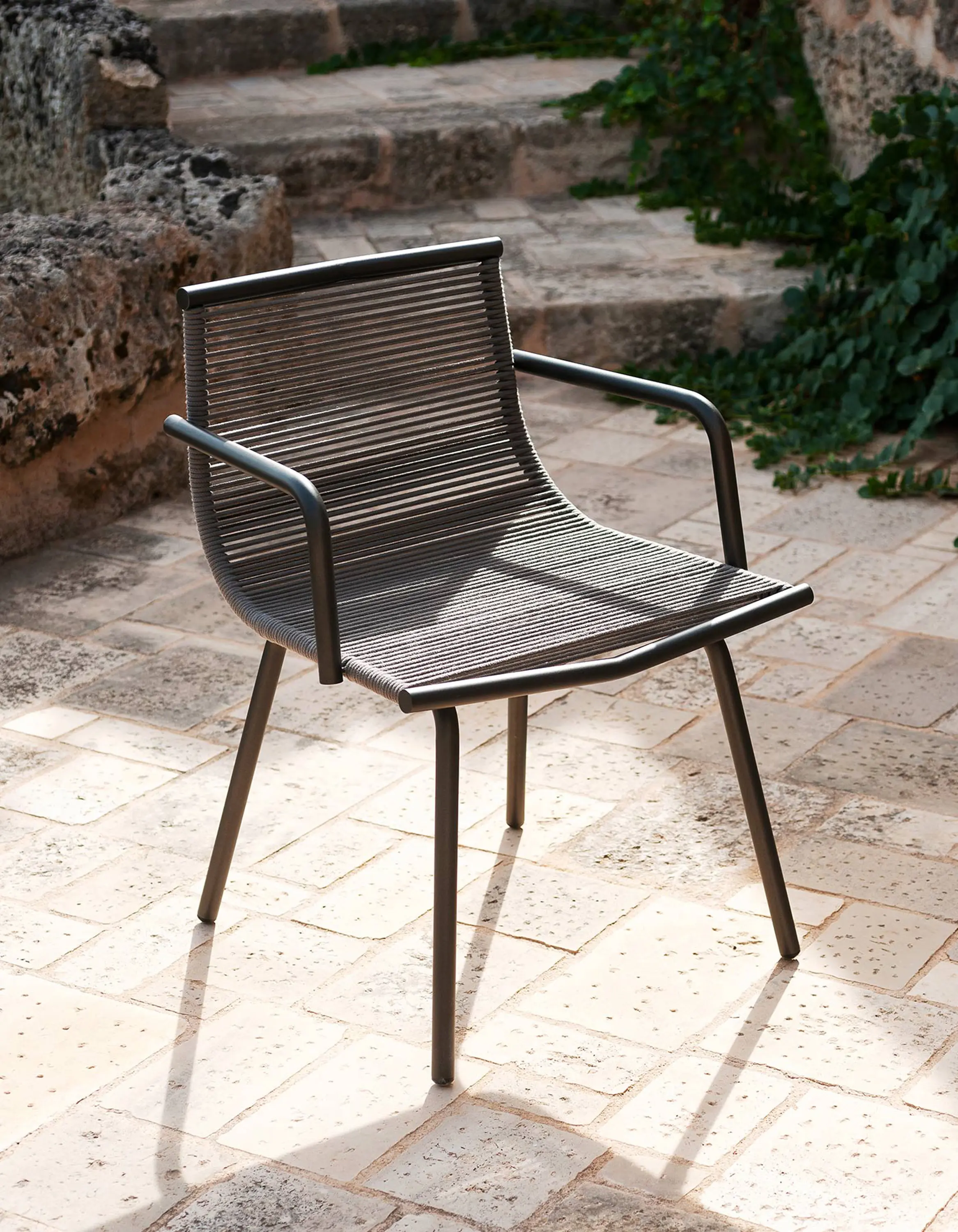 Roda - Sedia con braccioli LAZE 059