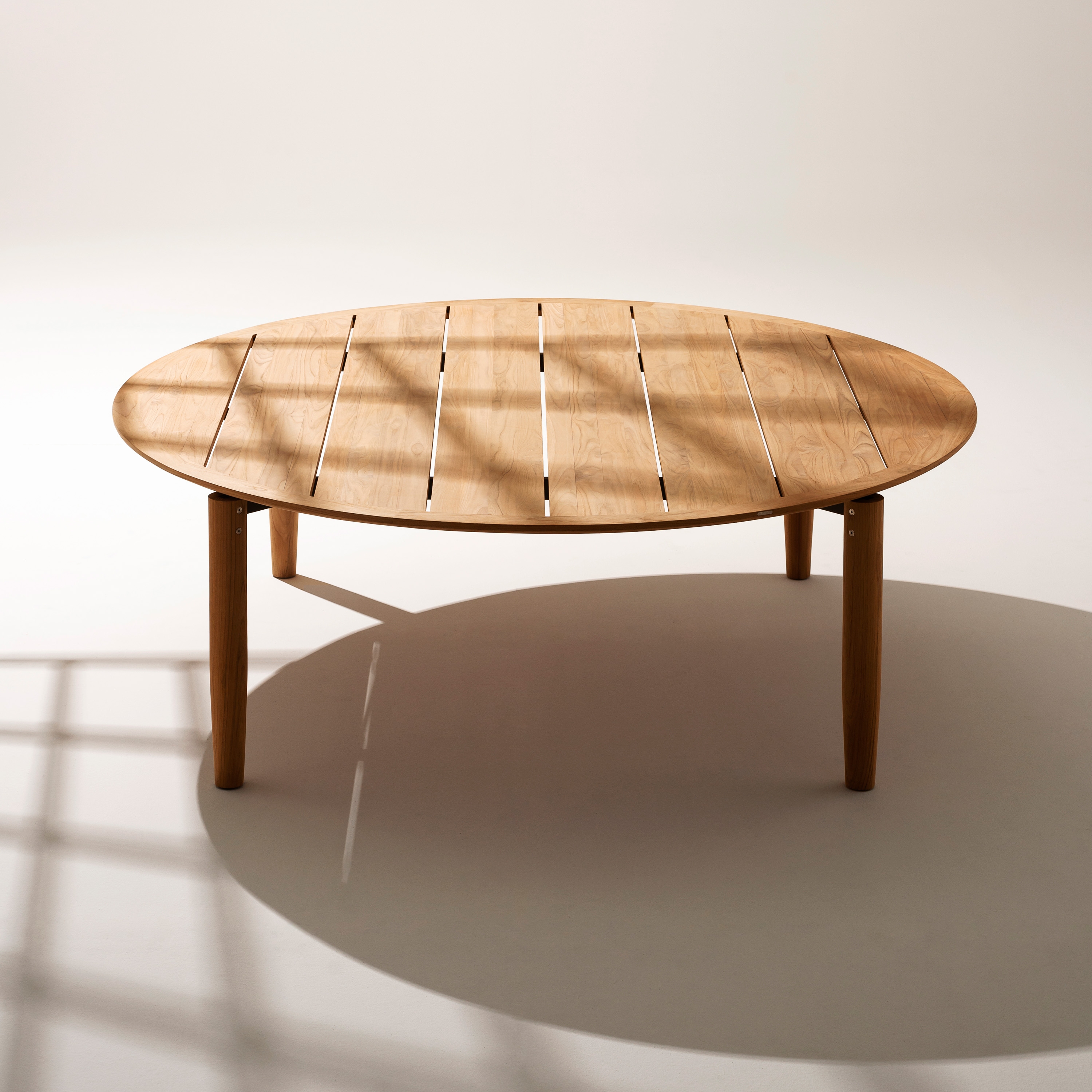 Mostrar el producto Mesa LEVANTE 018 del fabricante Roda