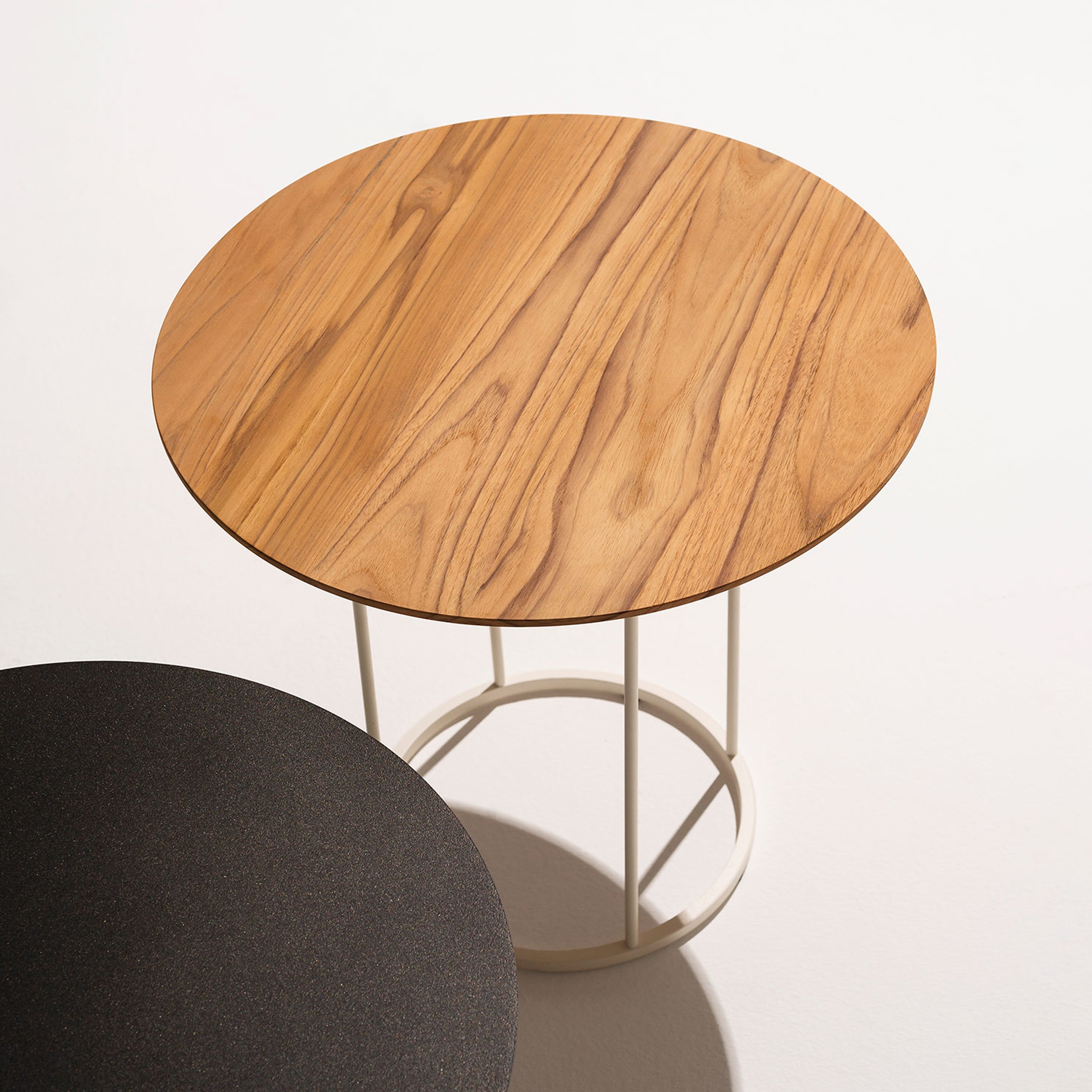 Display product ZEFIRO 001 side table from manufacturer Roda
