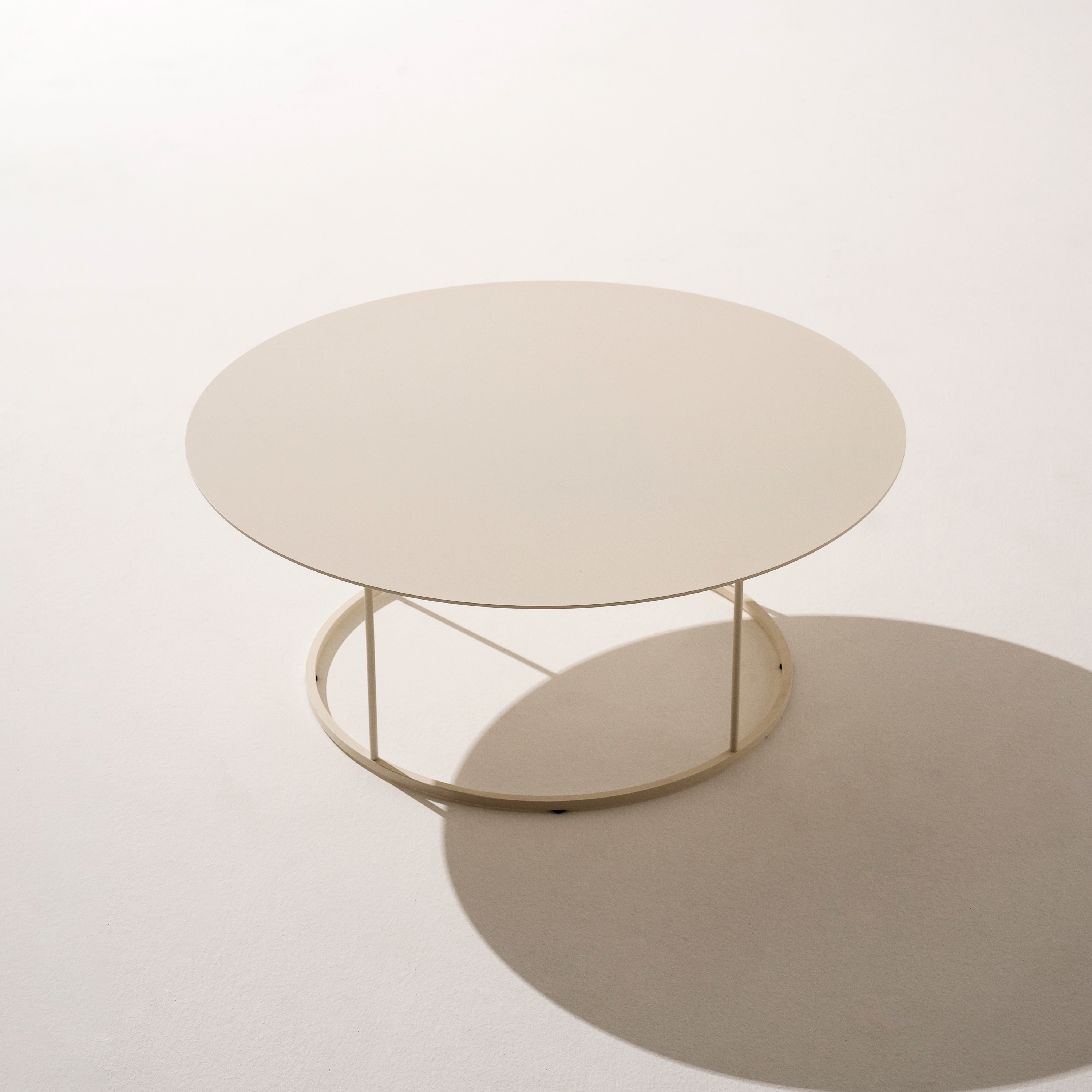 Display product ZEFIRO 002 coffee table from manufacturer Roda