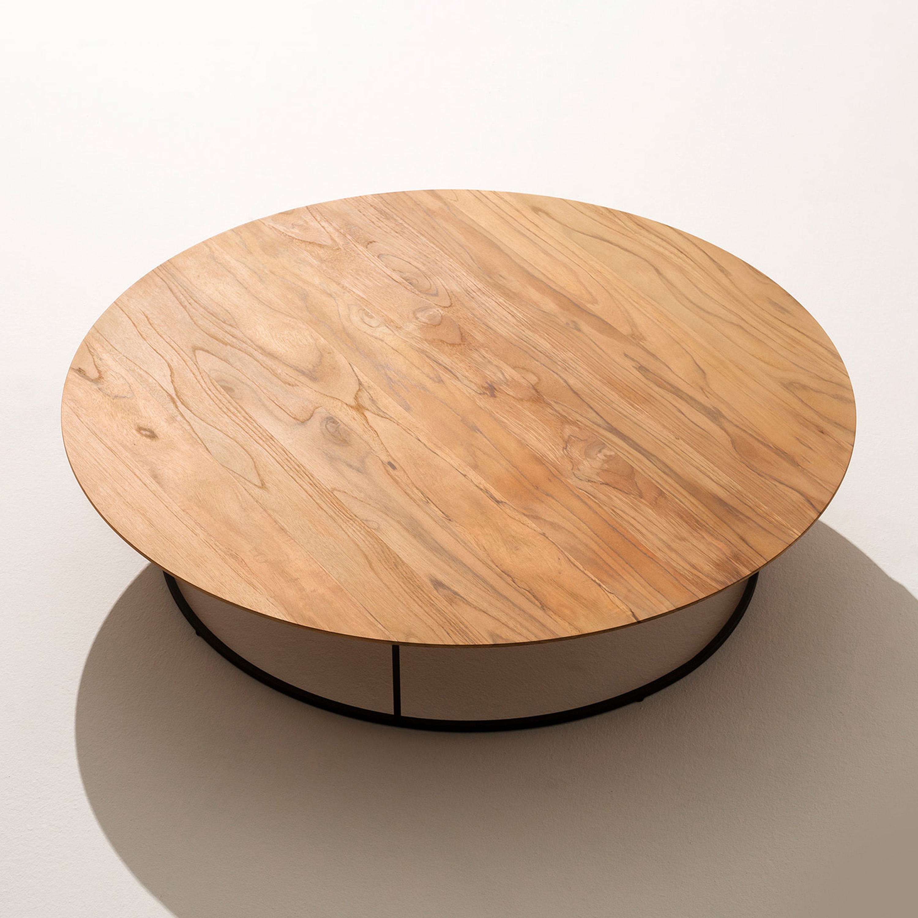 Display product ZEFIRO 003 coffee table from manufacturer Roda