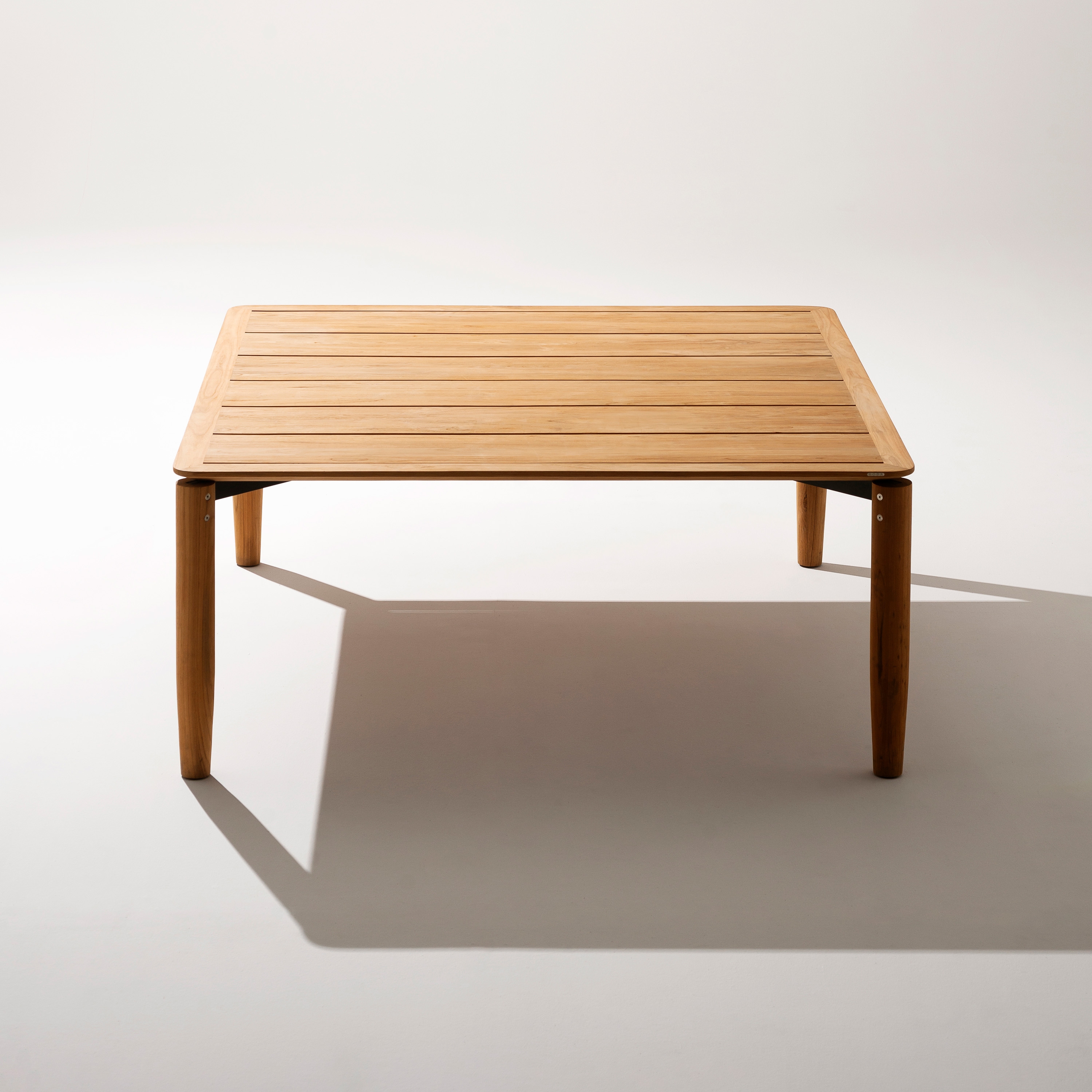Display product LEVANTE 020 table from manufacturer Roda