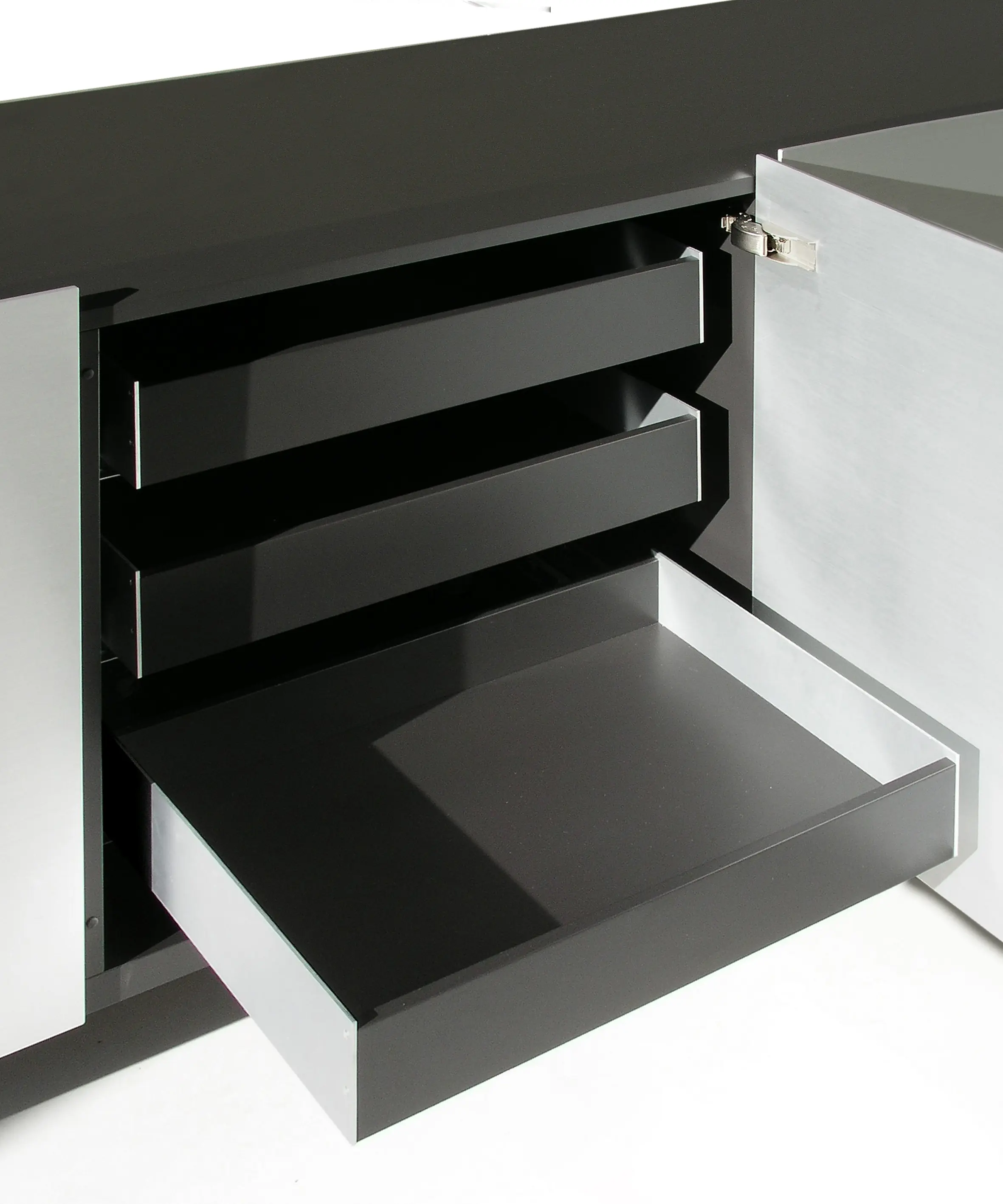 Ign. Design. - IGN. B2. SIDEBOARD.