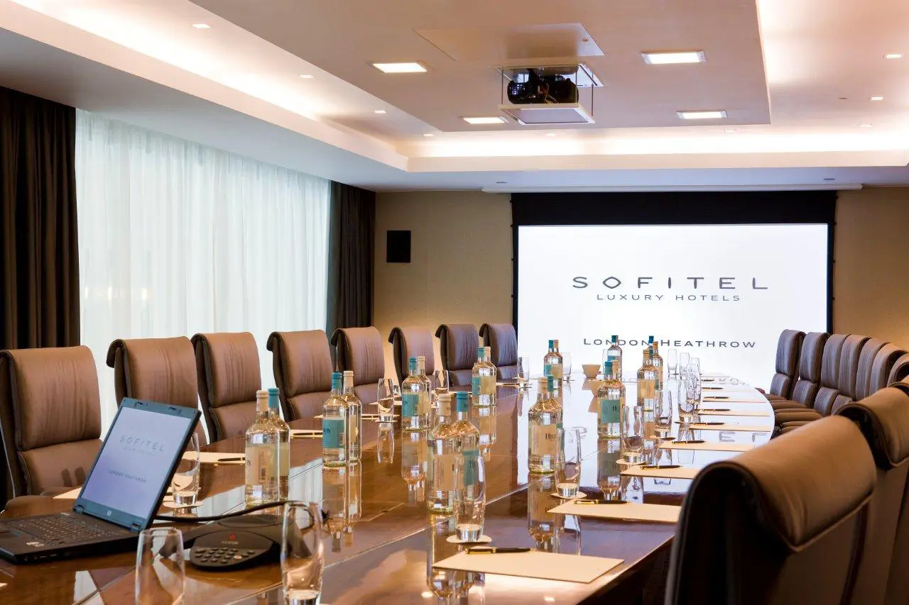 Boss Design - Delphi Low Back Visitor Chair on Casters