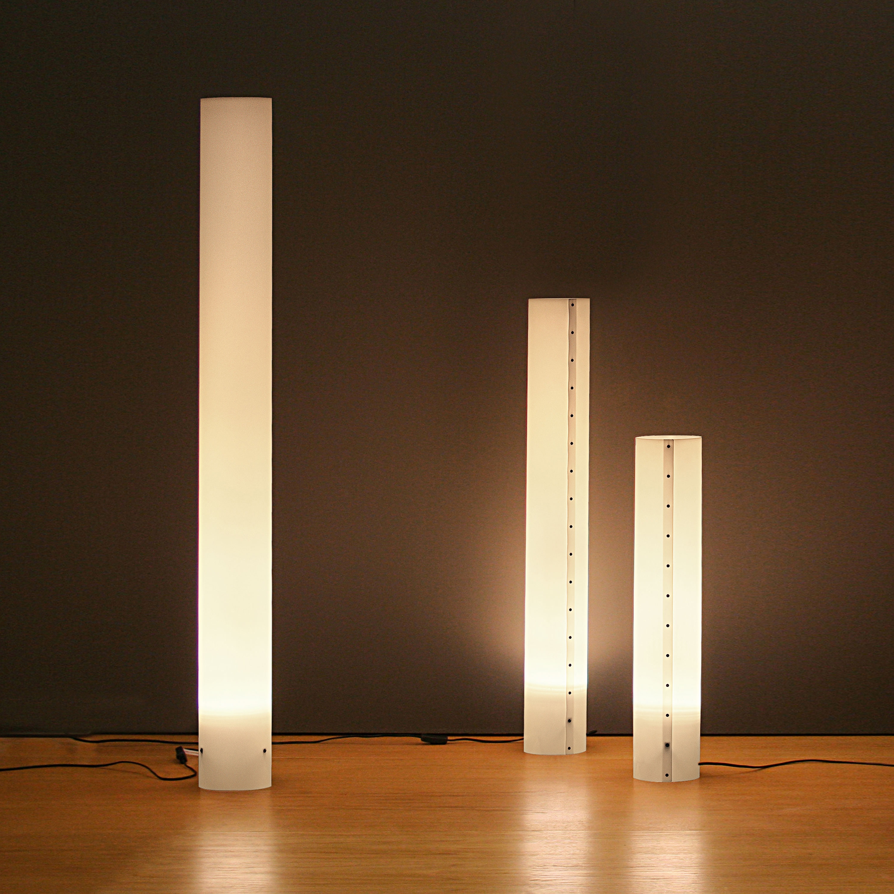 Display product WHITE FLOOR M LED from manufacturer chameledeon