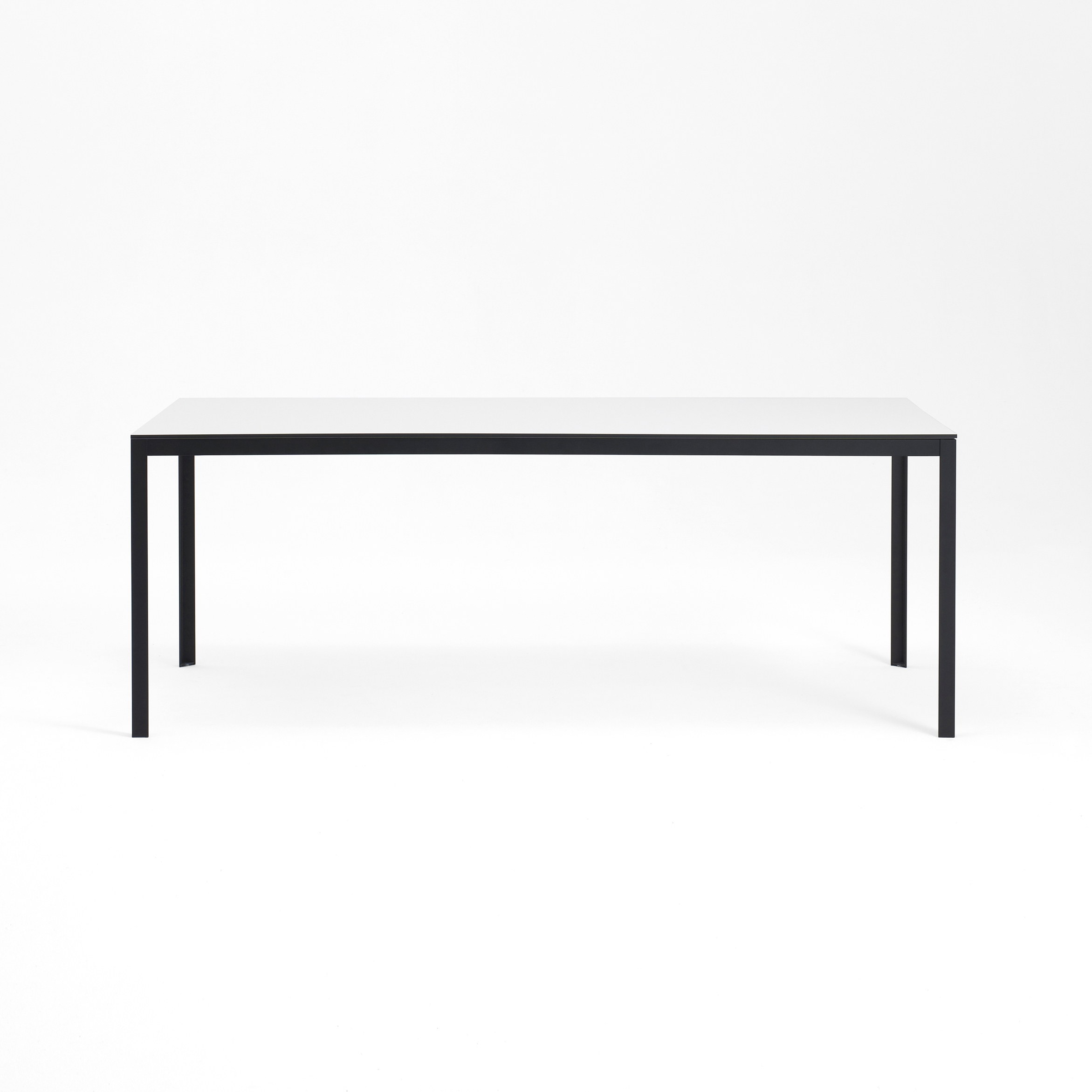 Mostrar el producto Kant Table del fabricante 8000C
