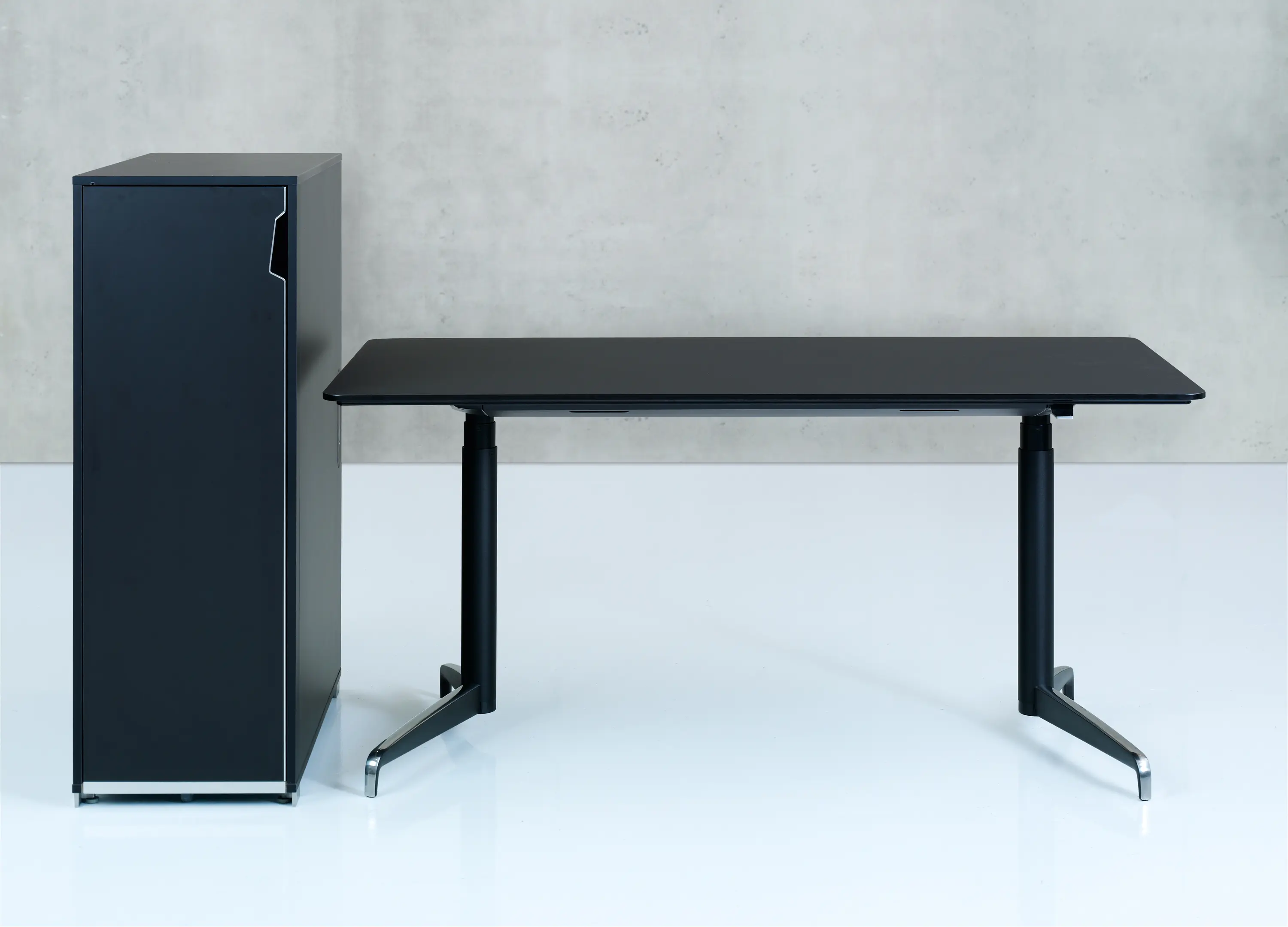 Holmris B8 - Genese Round Café Table