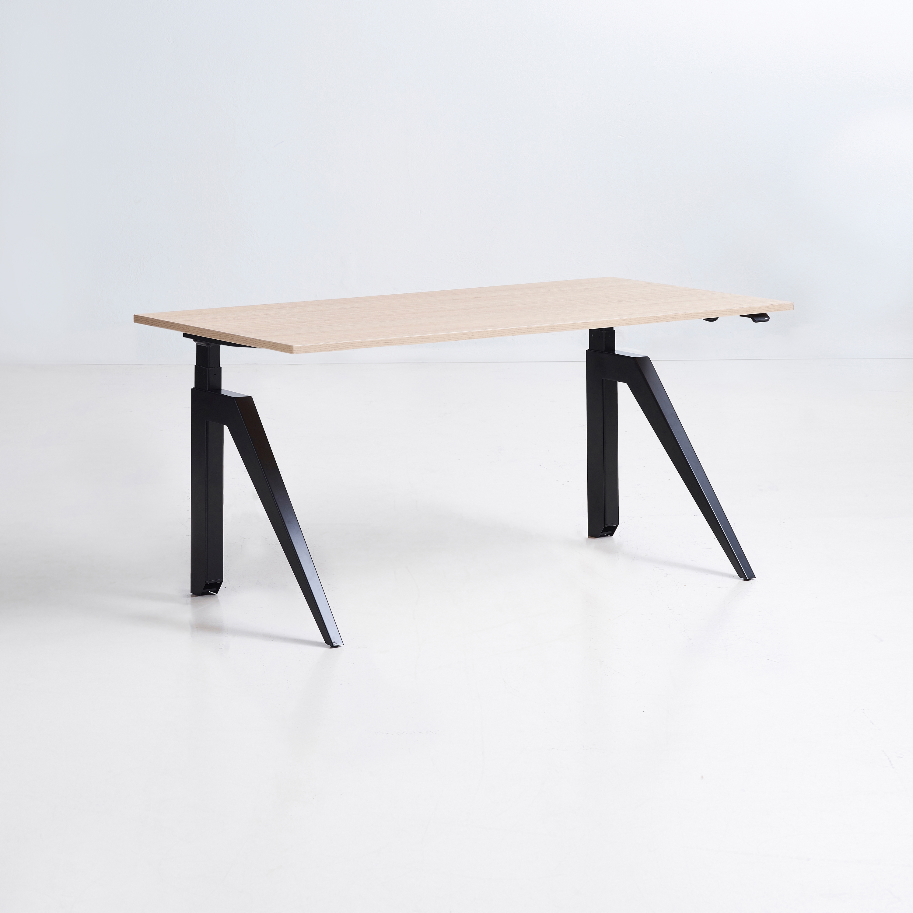 Produkt Cabale Desks des Herstellers Holmris B8 anzeigen