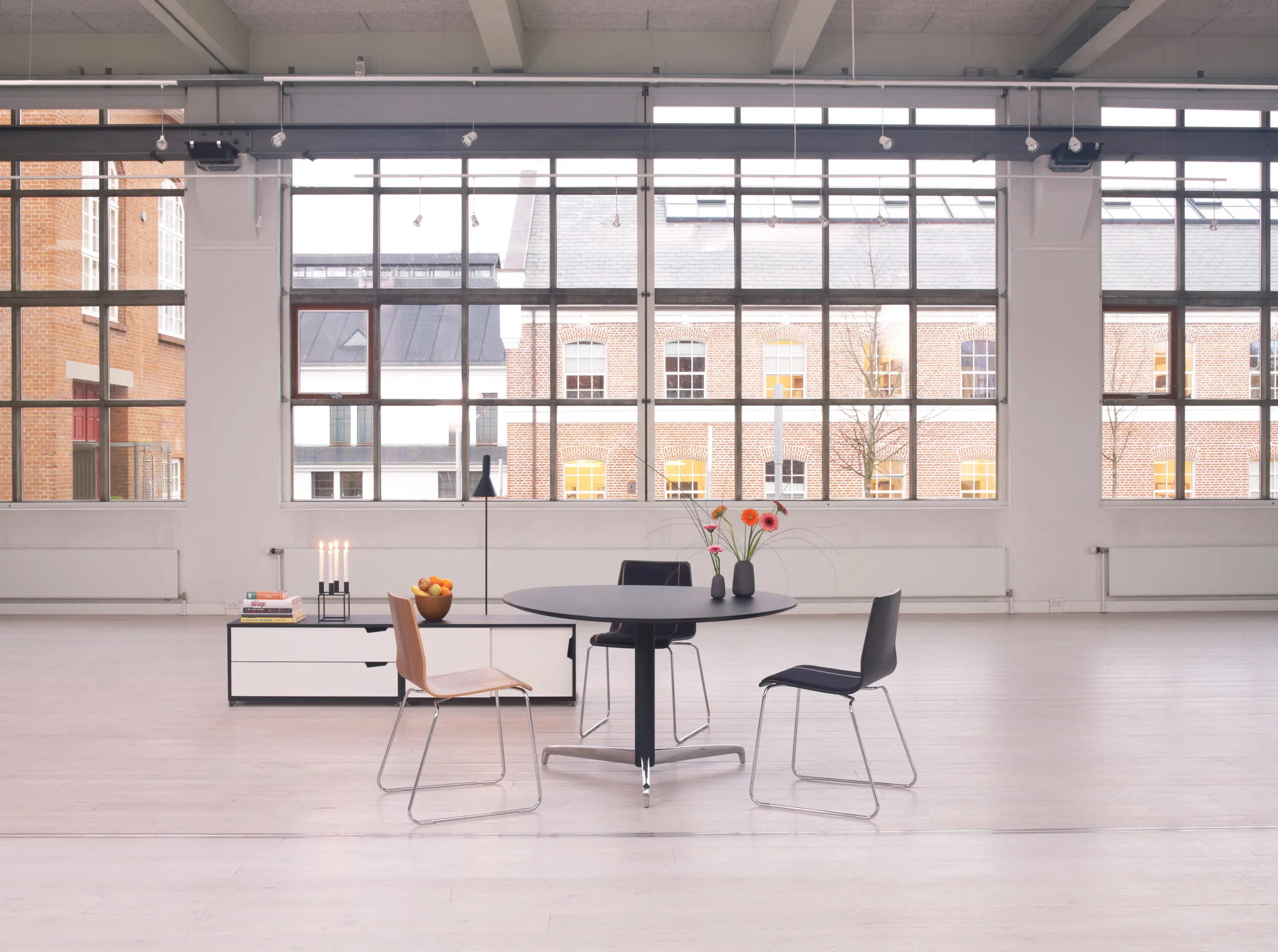 Holmris B8 - Genese Round Café Table