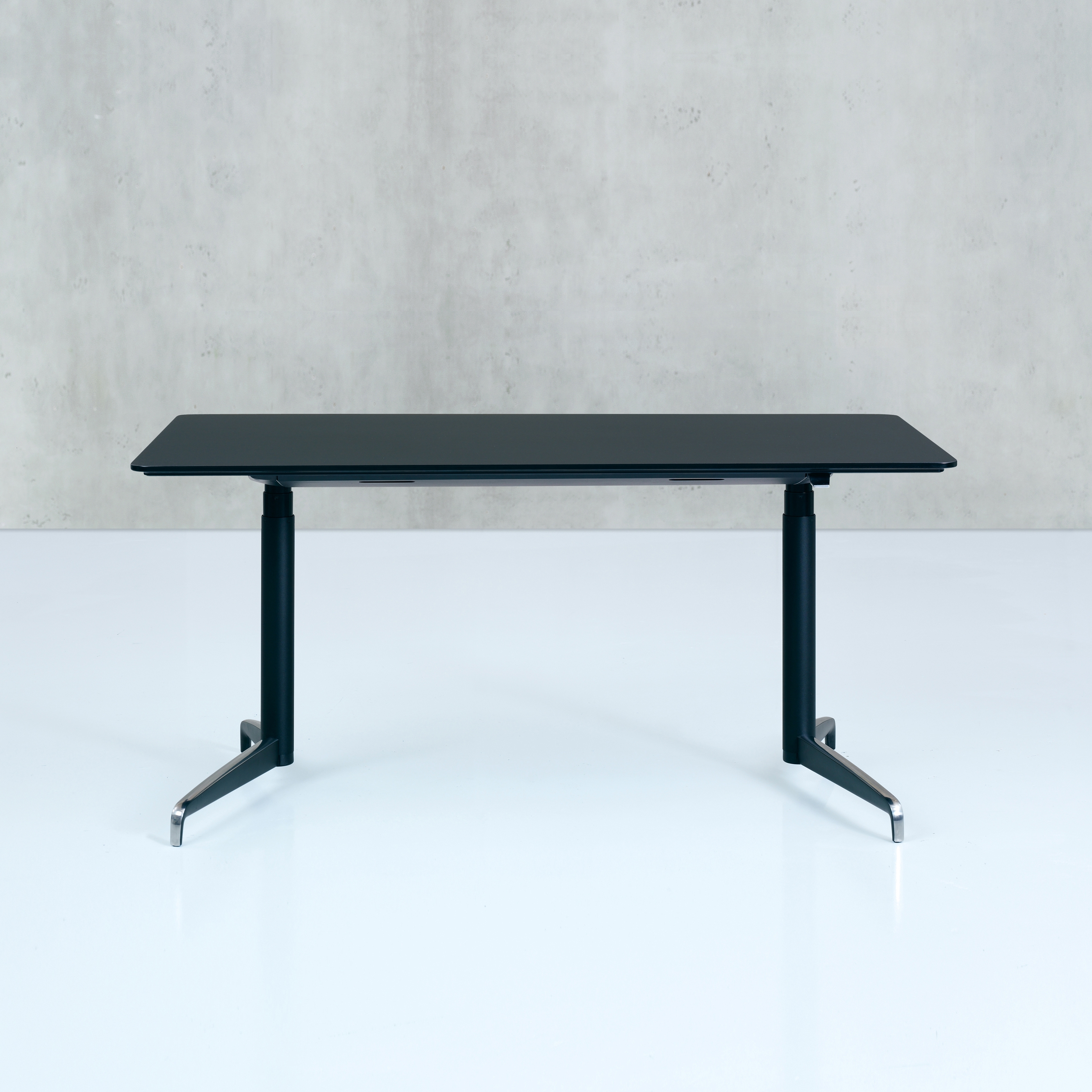Display product Genese Desk from manufacturer Holmris B8