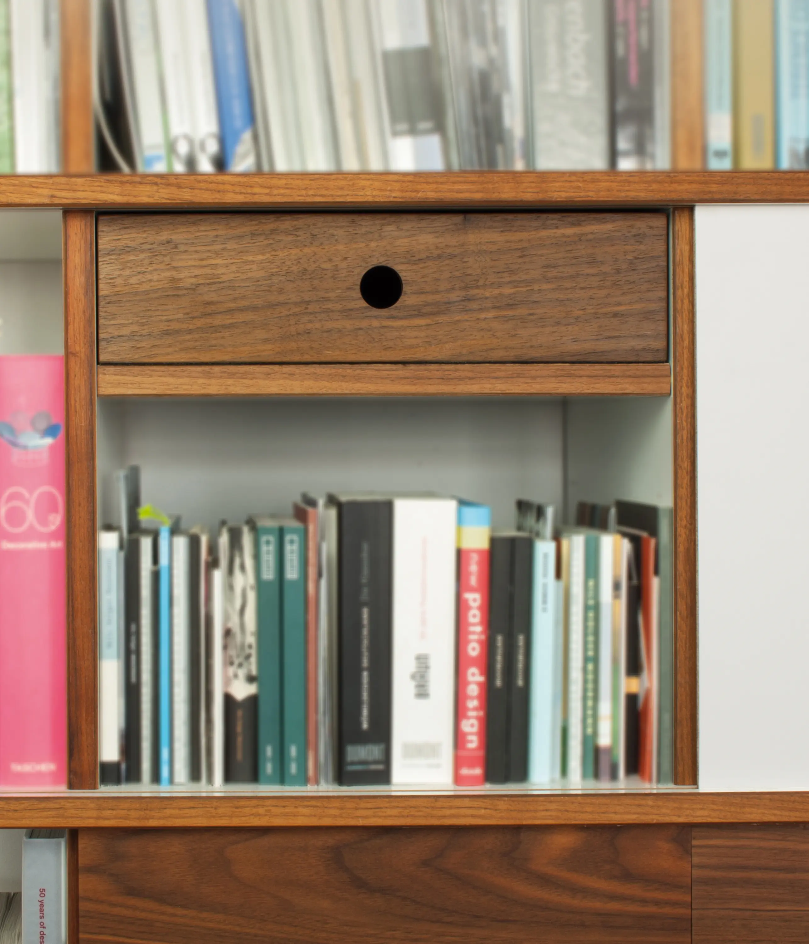 OLIVER CONRAD - QR Shelf | QR Hinged door with key lock