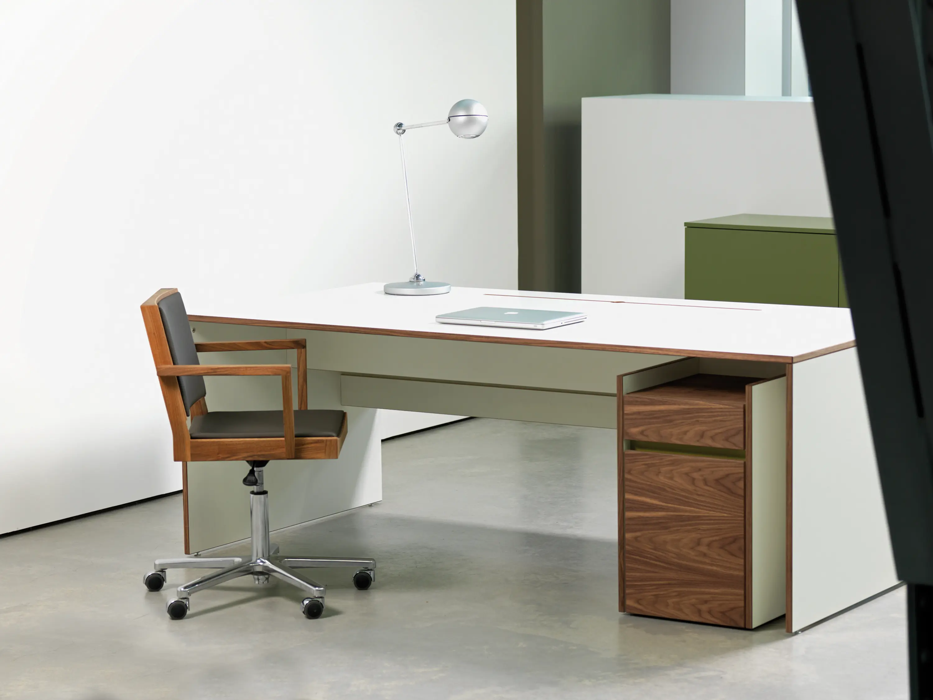 OLIVER CONRAD - OS |  A-EI Desk